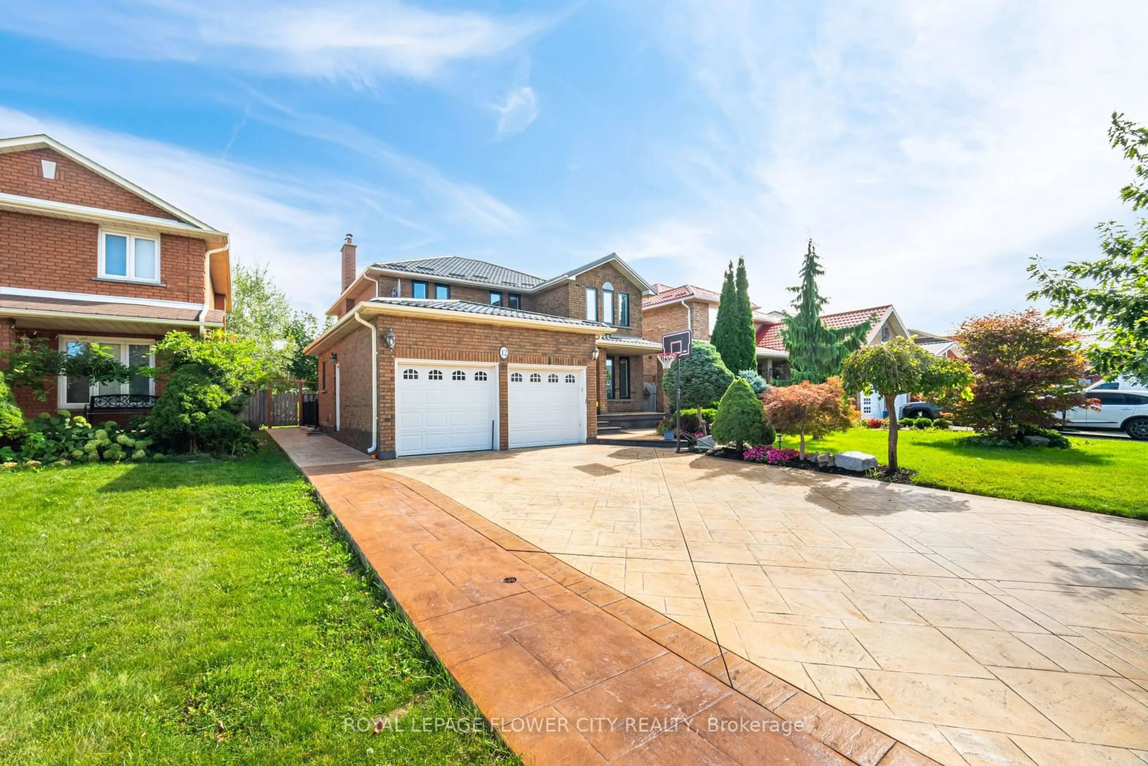 Frontside or backside of a home, the street view for 12 Creditstone Rd, Brampton Ontario L6Y 3C1