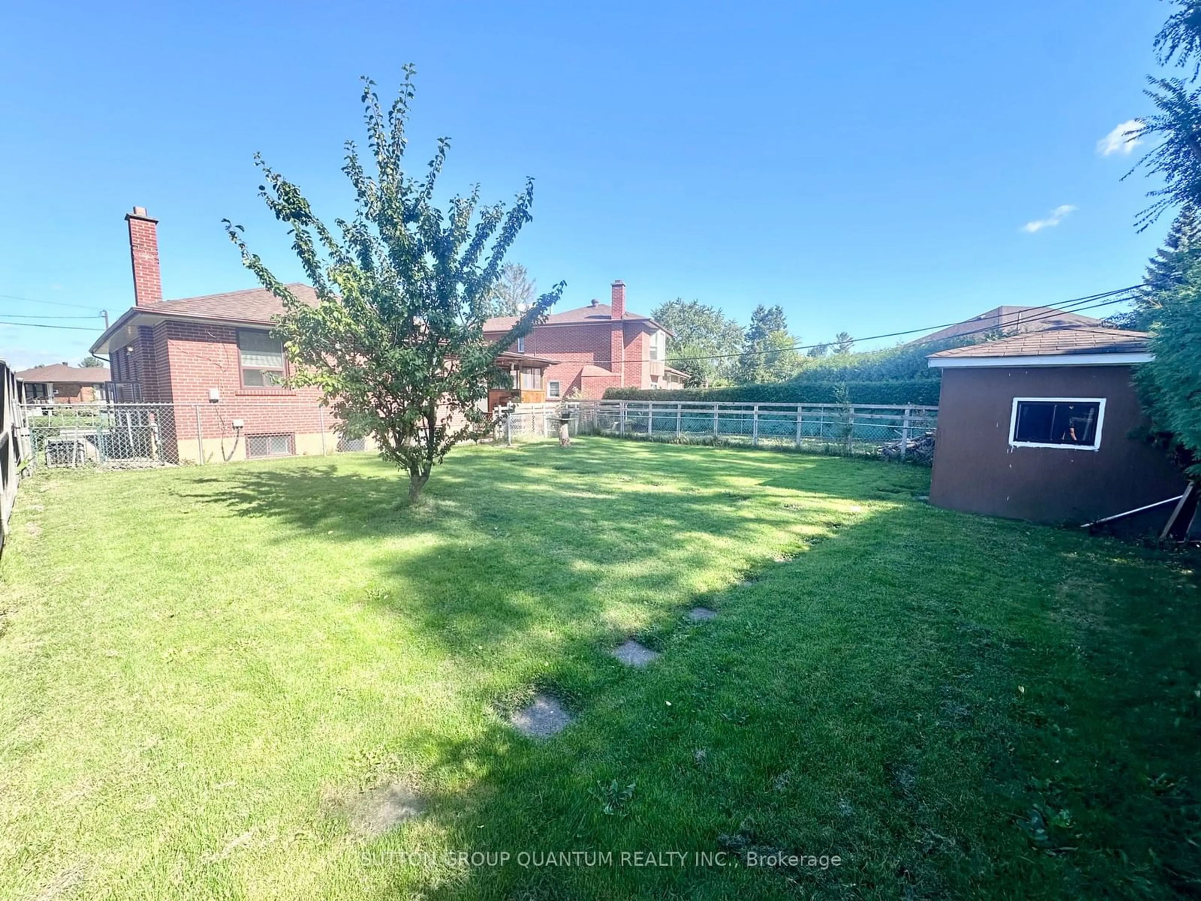 Fenced yard for 101 Alhart Dr, Toronto Ontario M9V 2N6