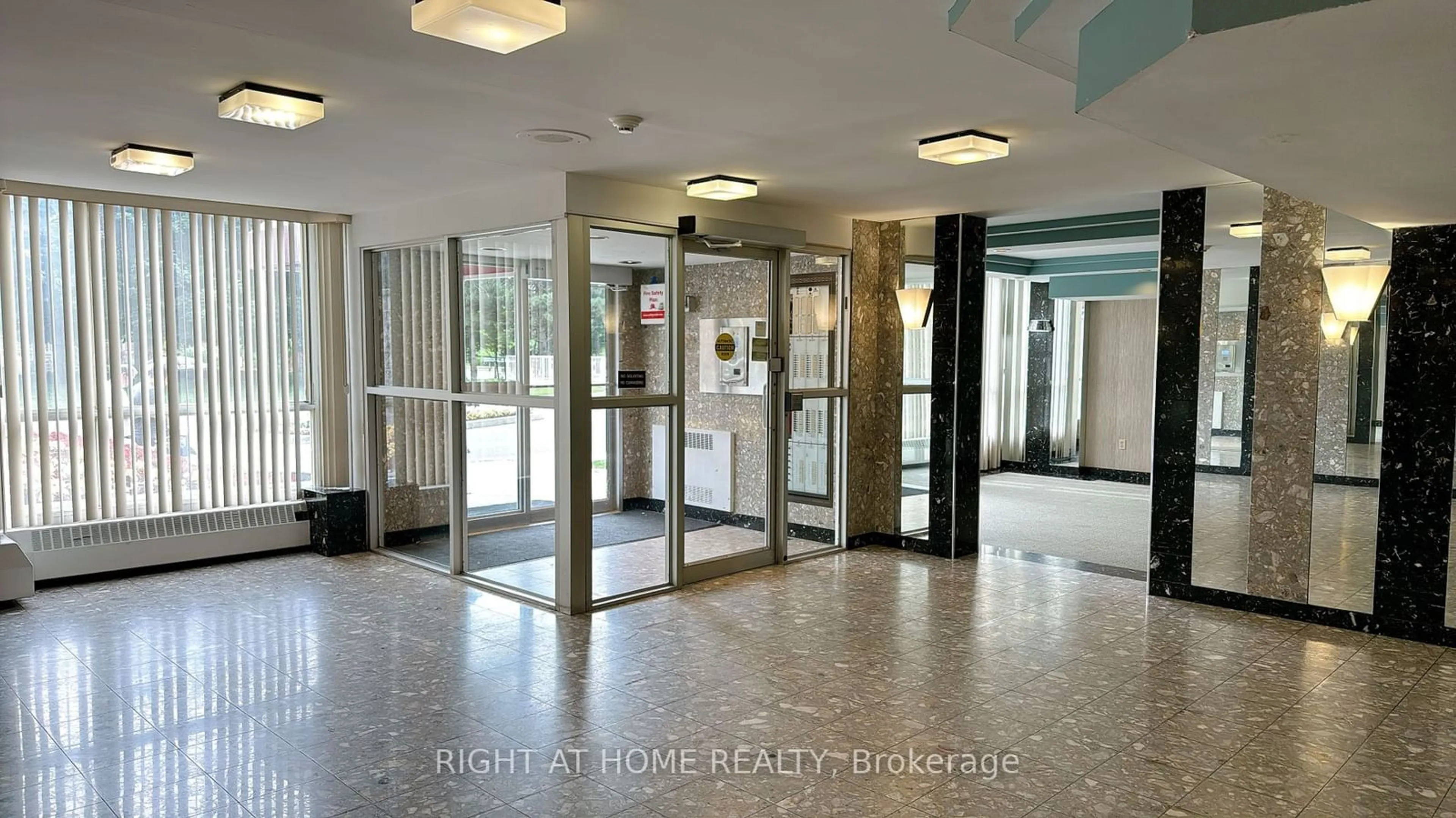 Indoor foyer, not visible floor for 3077 Weston Rd #1006, Toronto Ontario M9M 3A1