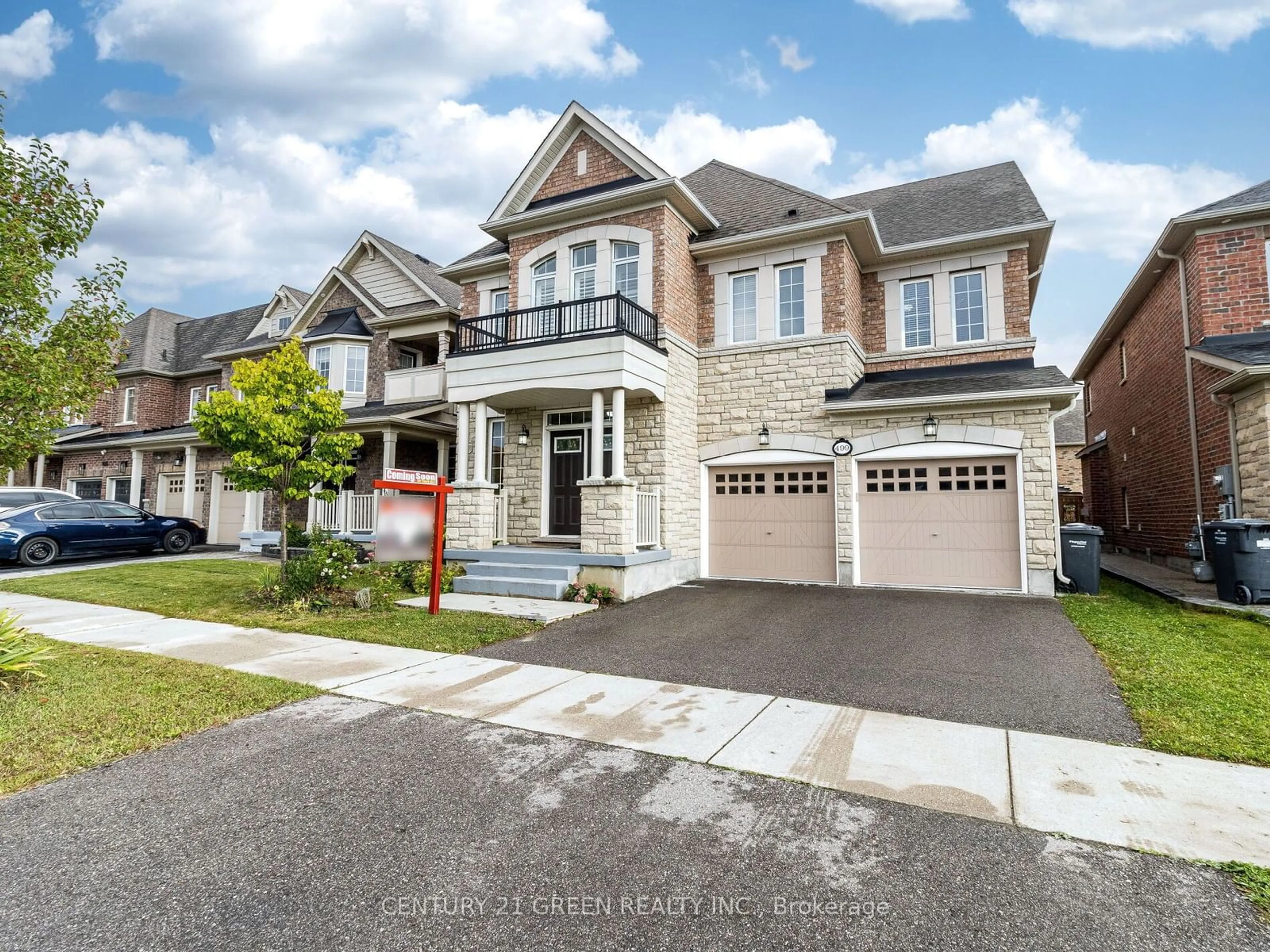 Frontside or backside of a home for 499 Dougall Ave, Caledon Ontario L7C 4C5