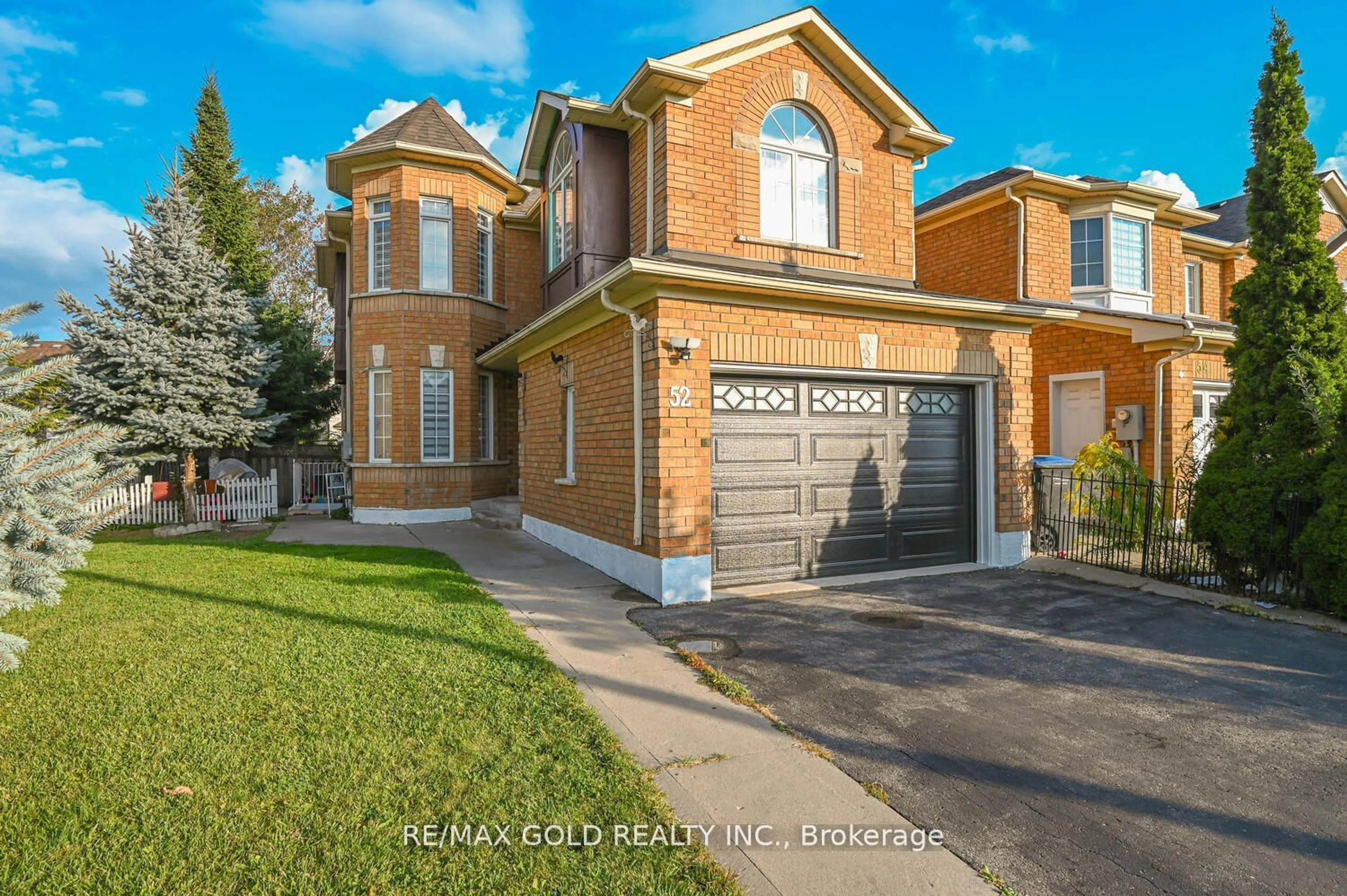 Home with brick exterior material for 52 Sandyshores Dr, Brampton Ontario L6R 2H3