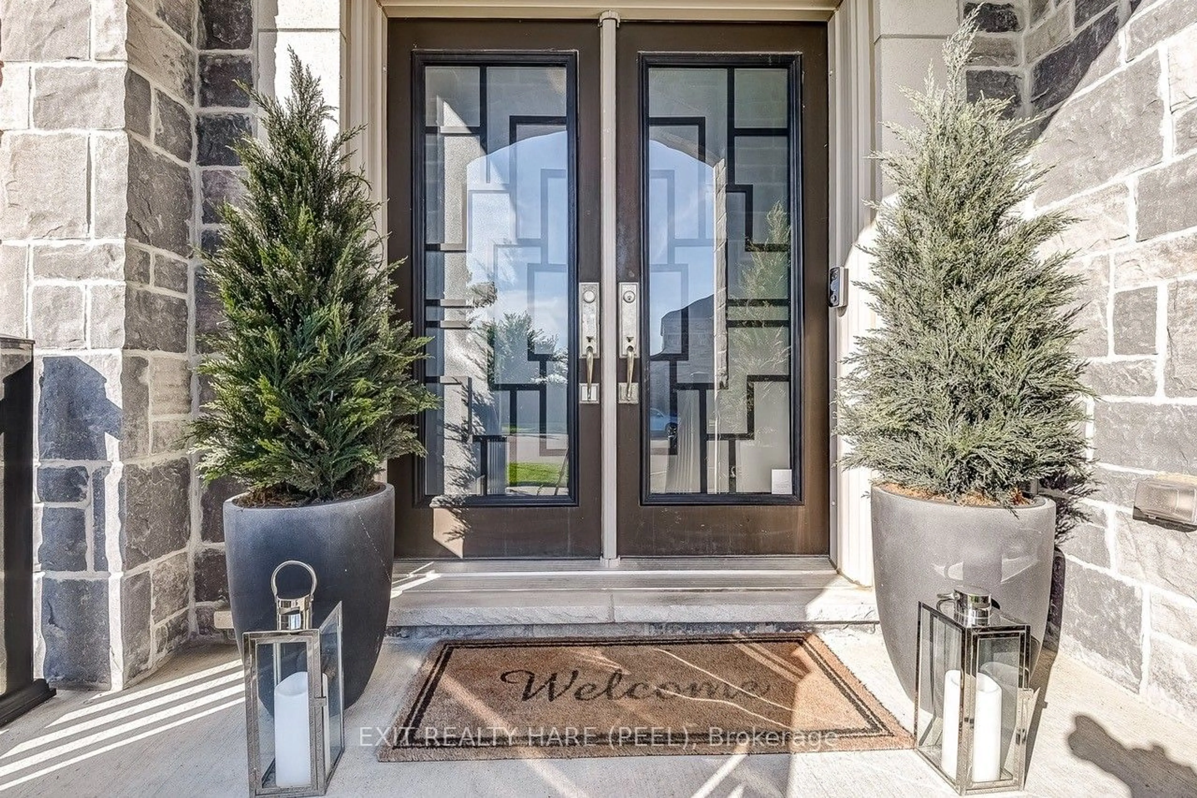 Indoor entryway, wood floors for 130 Rising Hill Rdge, Brampton Ontario L6Y 6B2