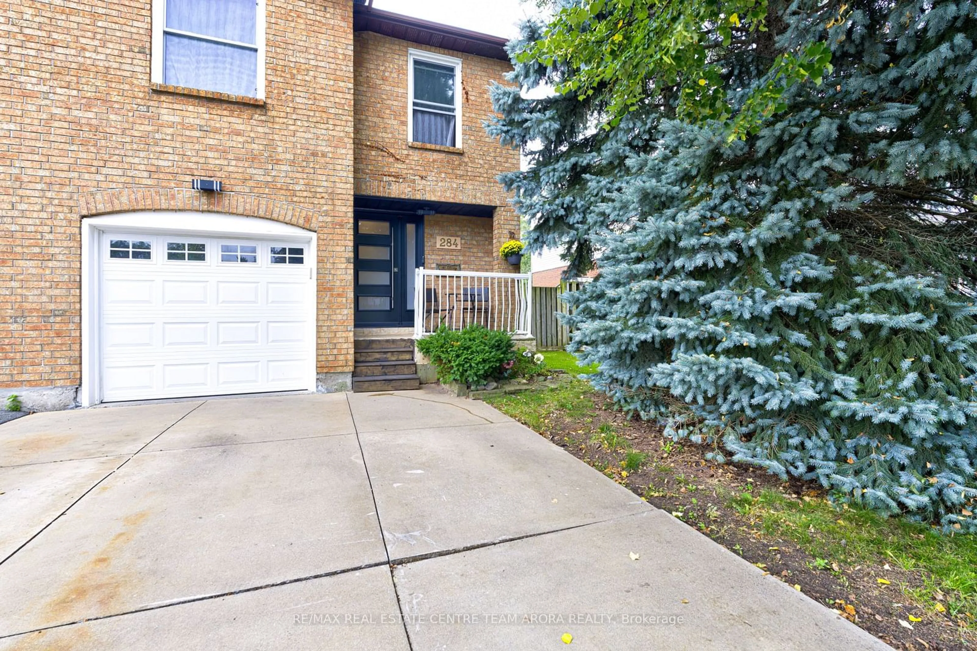 A pic from exterior of the house or condo, the street view for 284 Rimmington Dr, Oakville Ontario L6H 3N5