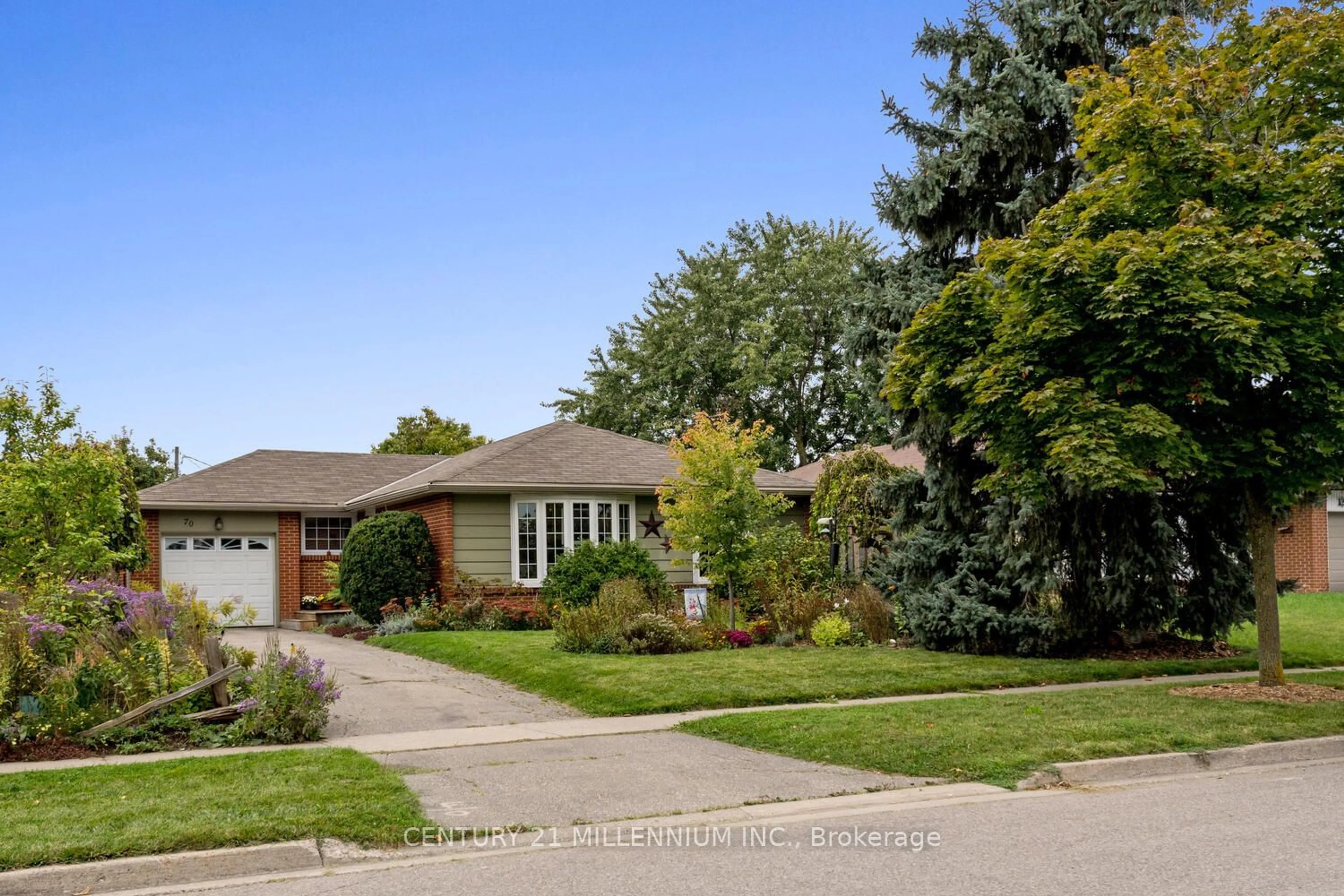 Frontside or backside of a home for 70 Dorchester Dr, Brampton Ontario L6T 3E4