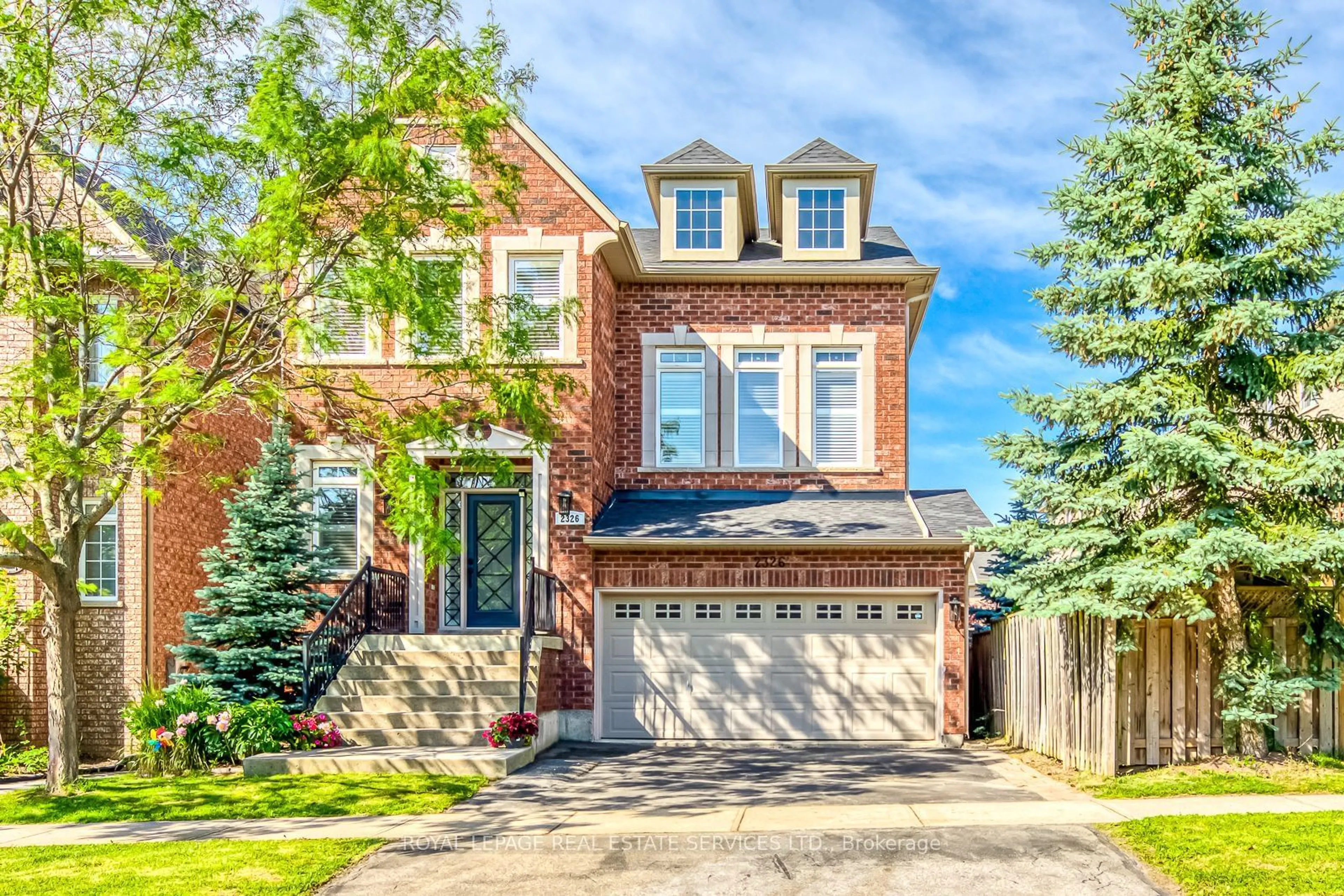 Home with brick exterior material for 2326 Baronwood Dr, Oakville Ontario L6M 4Z5