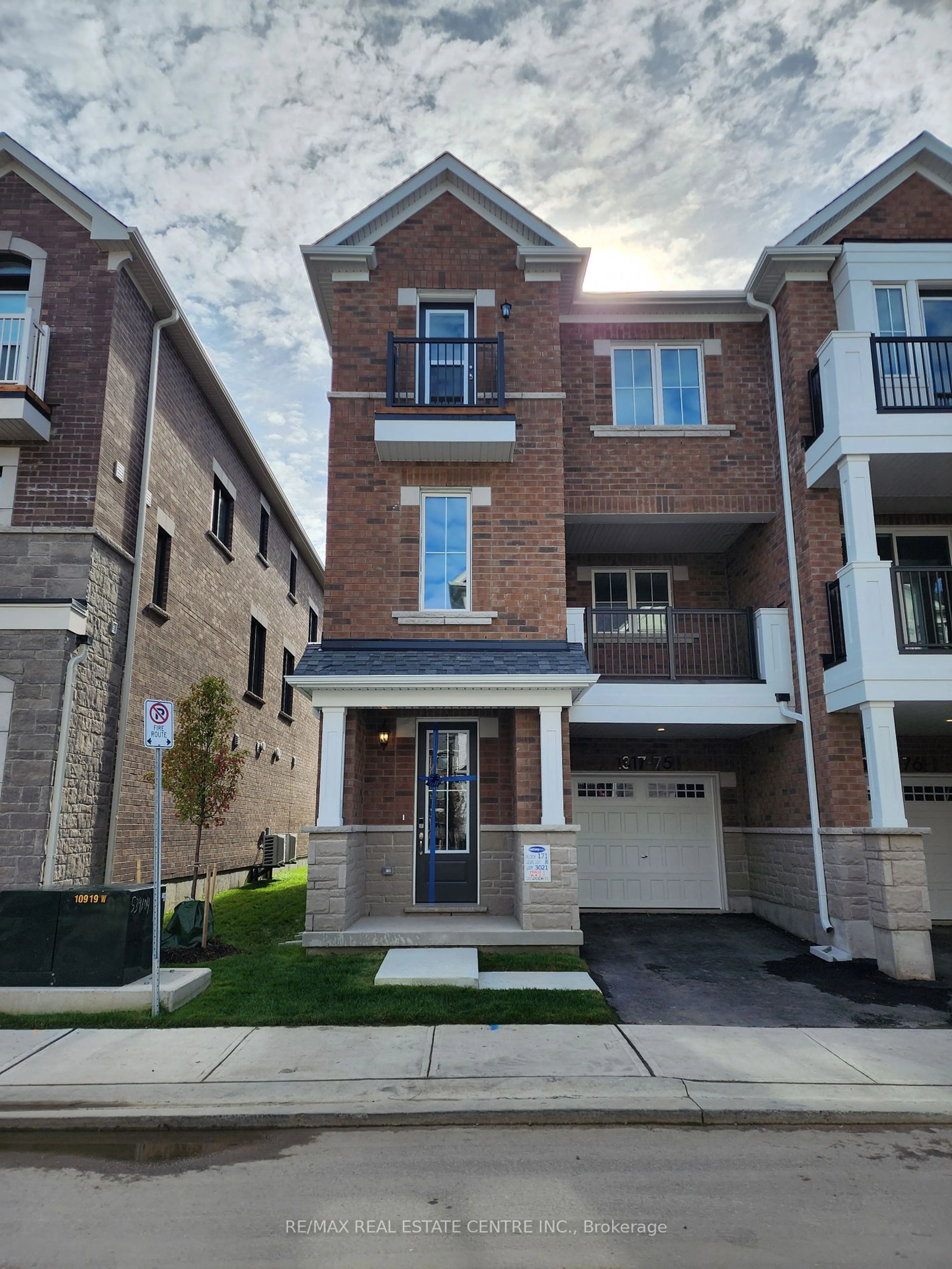 A pic from exterior of the house or condo for 1317 Leriche Way #75, Milton Ontario L9E 0H5