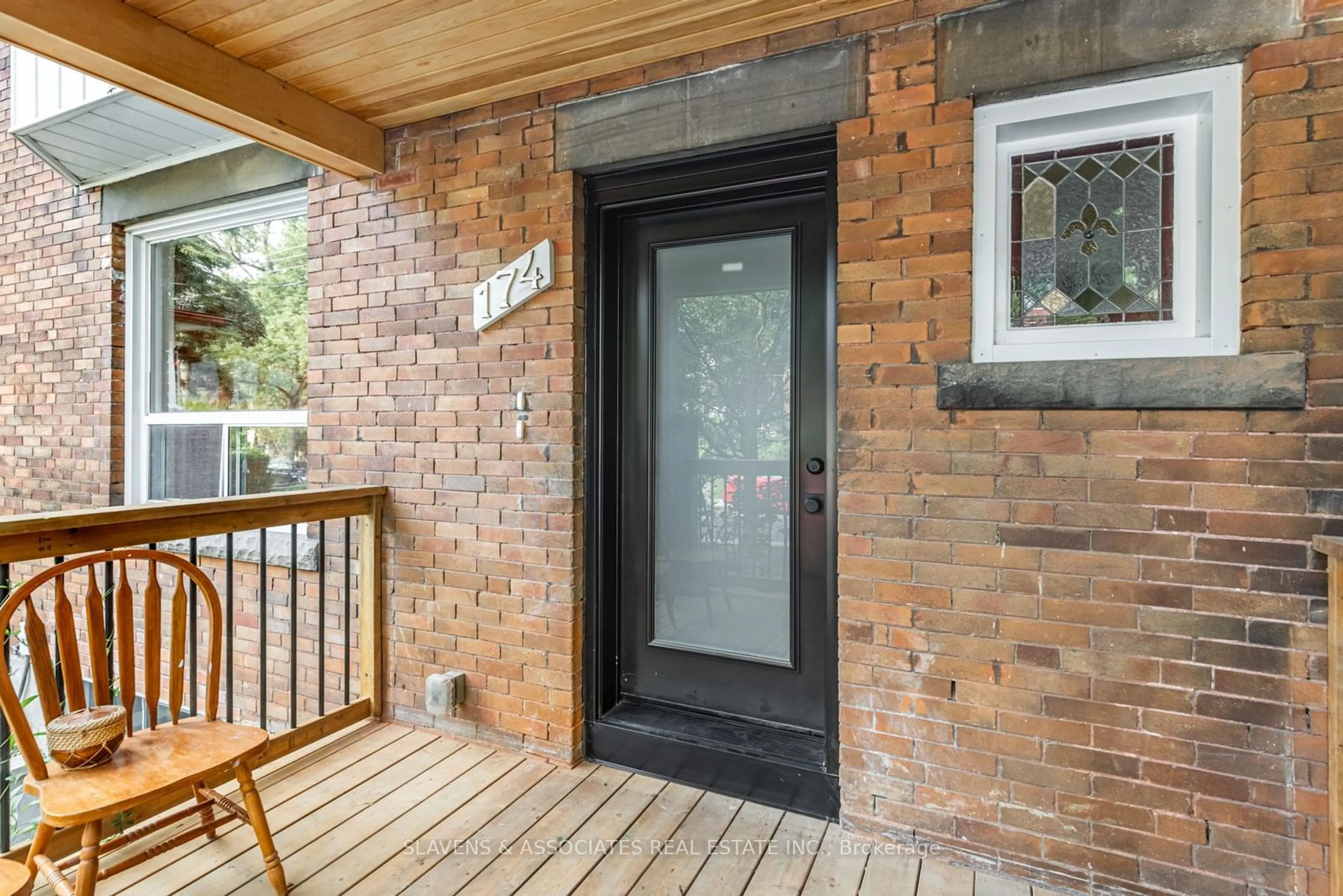 Indoor entryway for 174 Sunnyside Ave, Toronto Ontario M6R 2P6