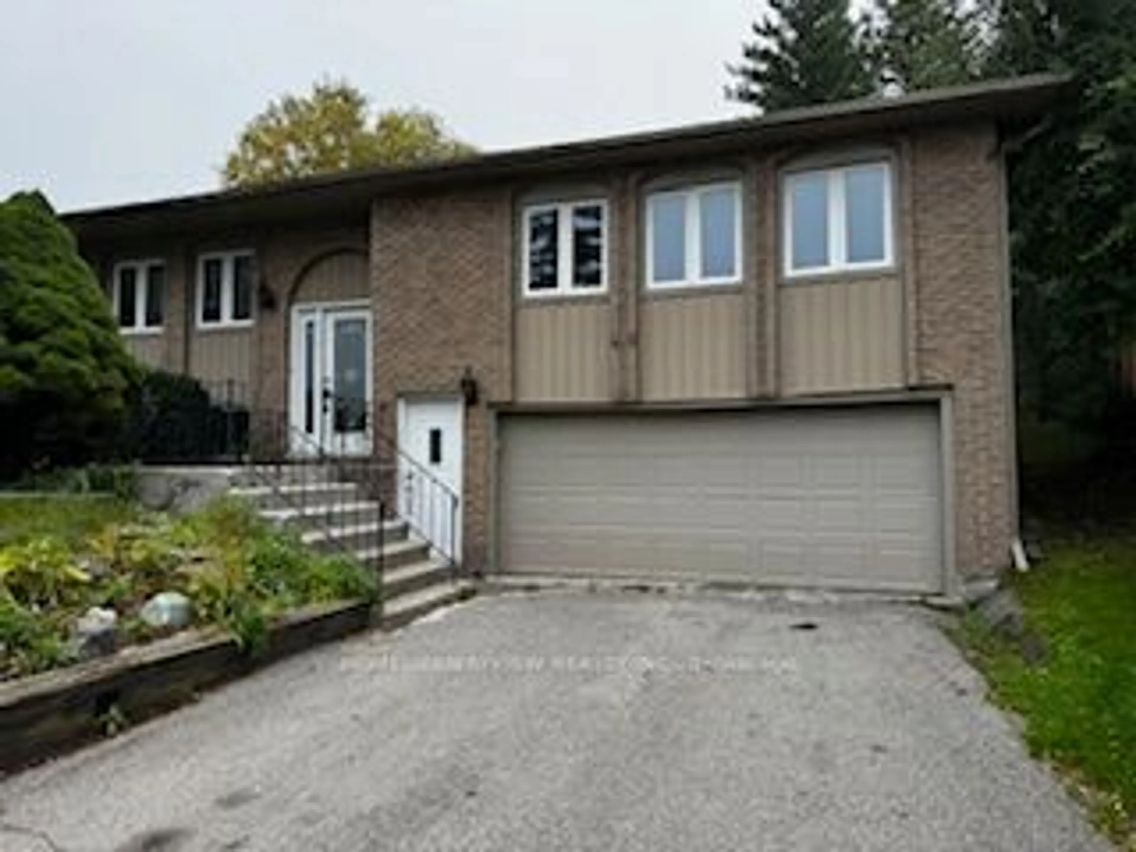 Frontside or backside of a home for 49 Hilltop Crt, Caledon Ontario L7E 2P8