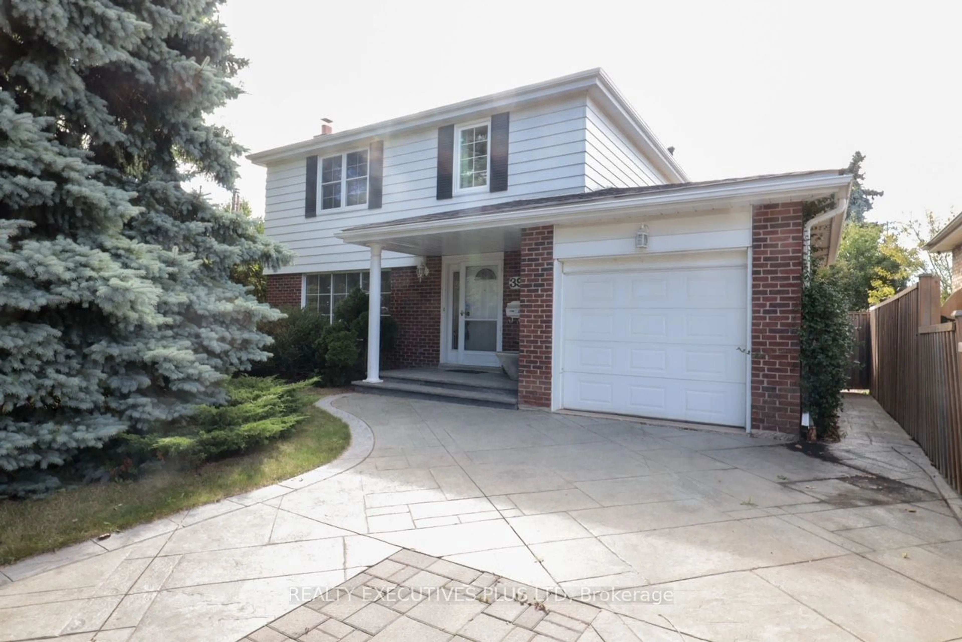 Frontside or backside of a home for 39 Glebe Cres, Brampton Ontario L6S 1E9