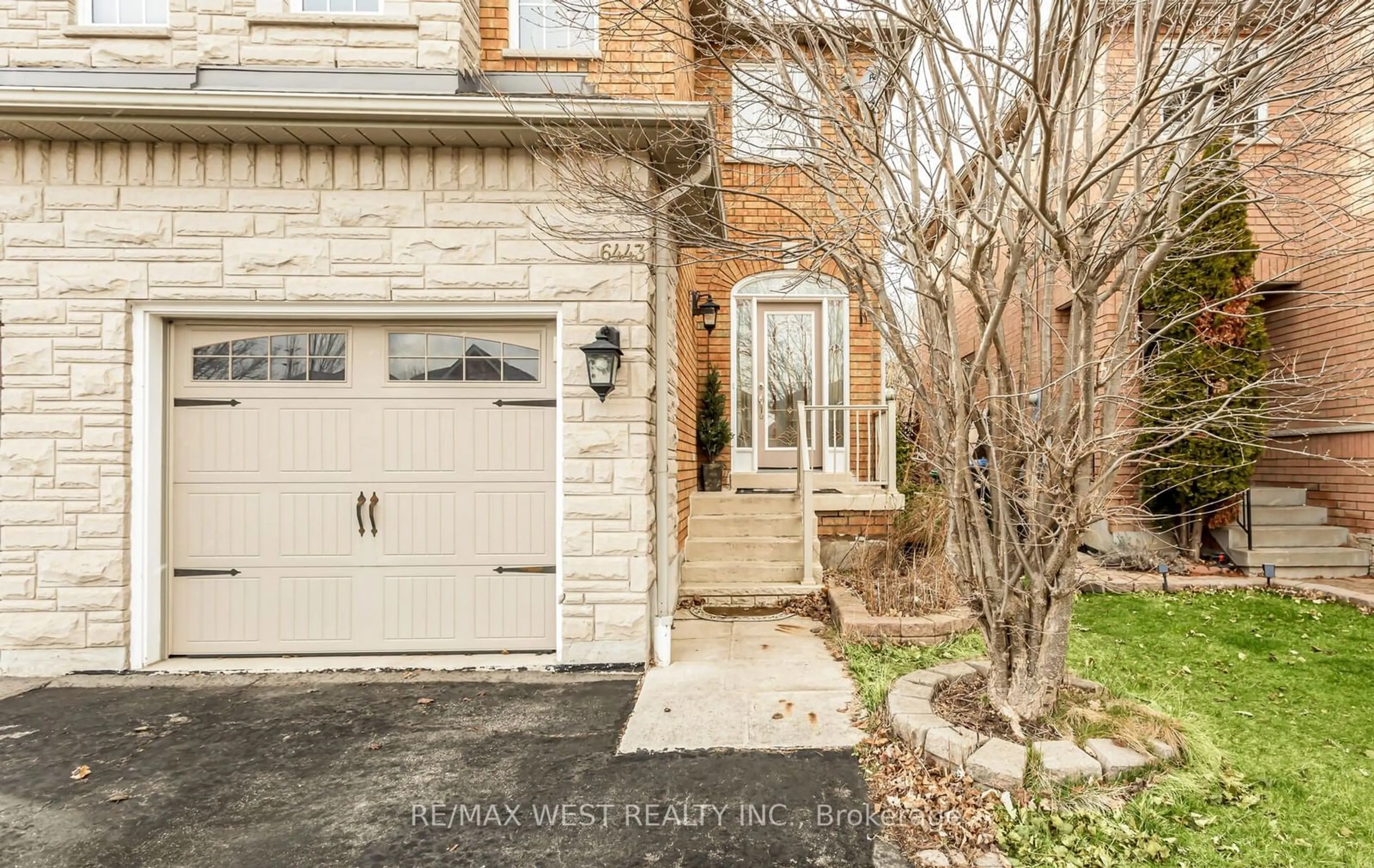 A pic from exterior of the house or condo, the street view for 6443 Saratoga Way, Mississauga Ontario L5N 7V7