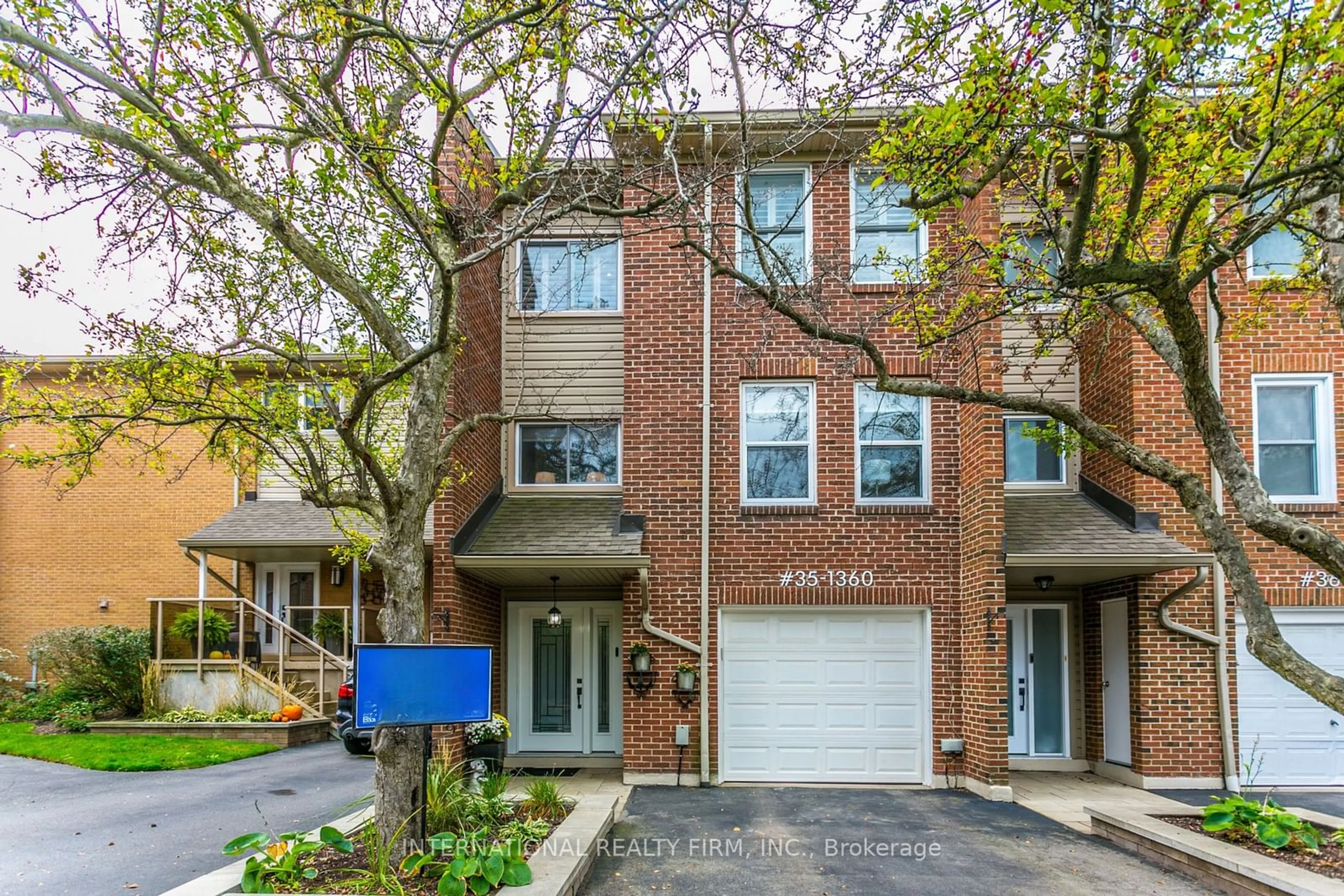 A pic from exterior of the house or condo, the street view for 1360 Hampton St #35, Oakville Ontario L6H 2S6