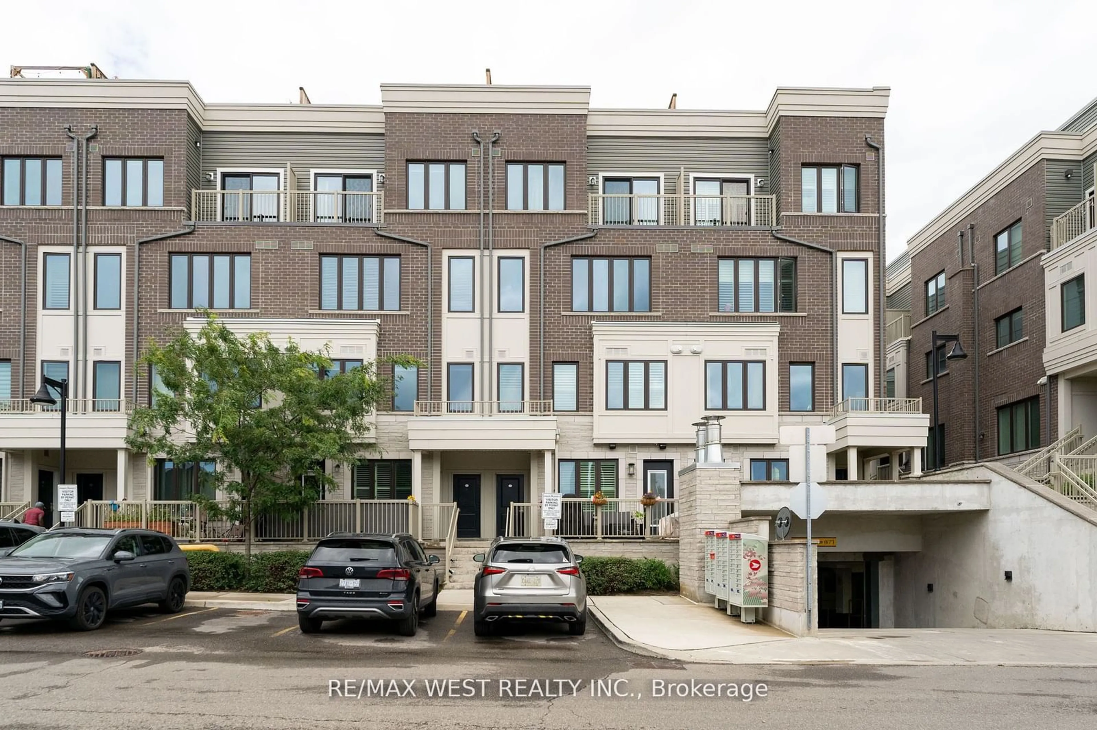 A pic from exterior of the house or condo for 95 Eastwood Park Gdns #14, Toronto Ontario M8W 0B9