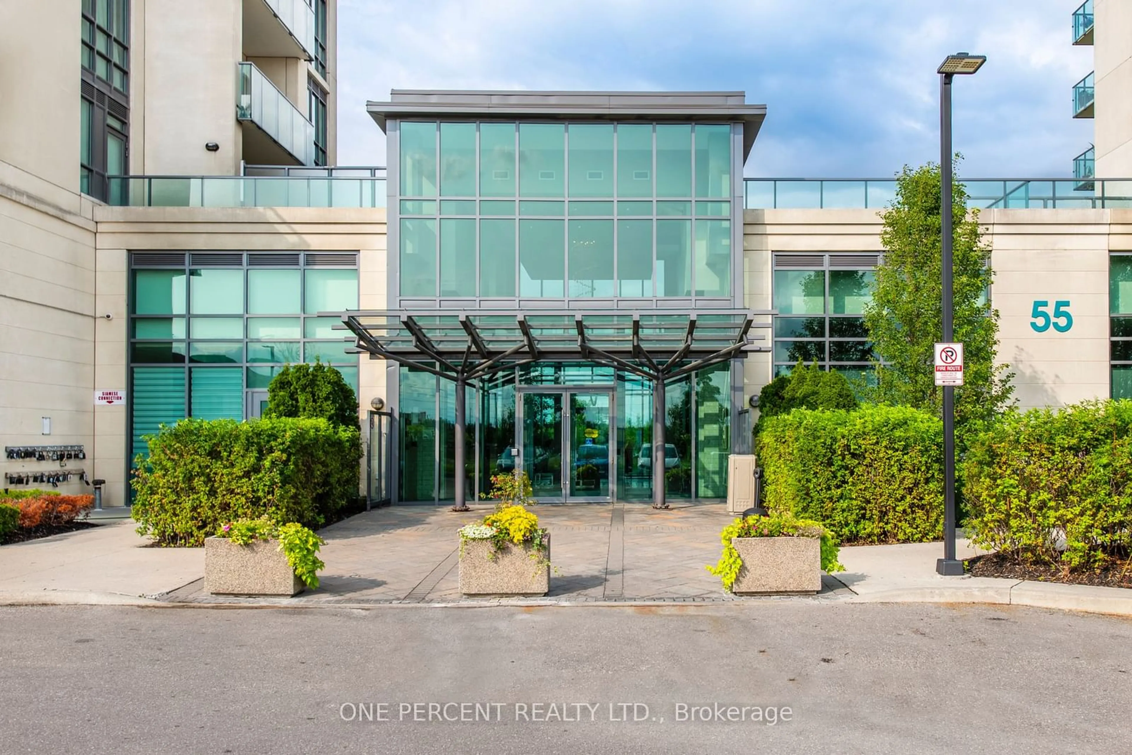 Indoor foyer for 55 Yorkland Blvd #309, Brampton Ontario L6P 4K9