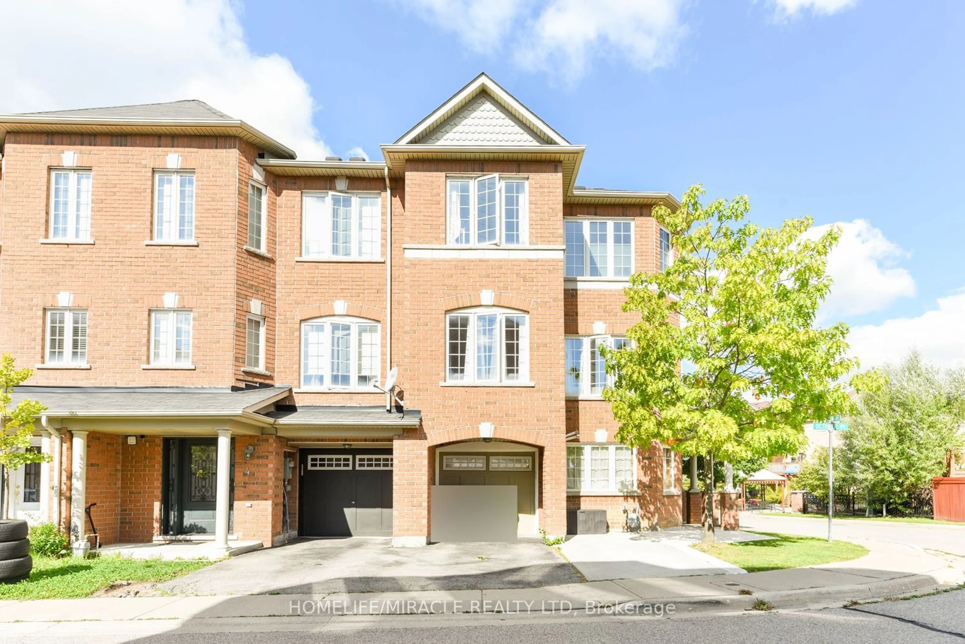 A pic from exterior of the house or condo, the front or back of building for 2 October Pl, Brampton Ontario L6Y 0K1