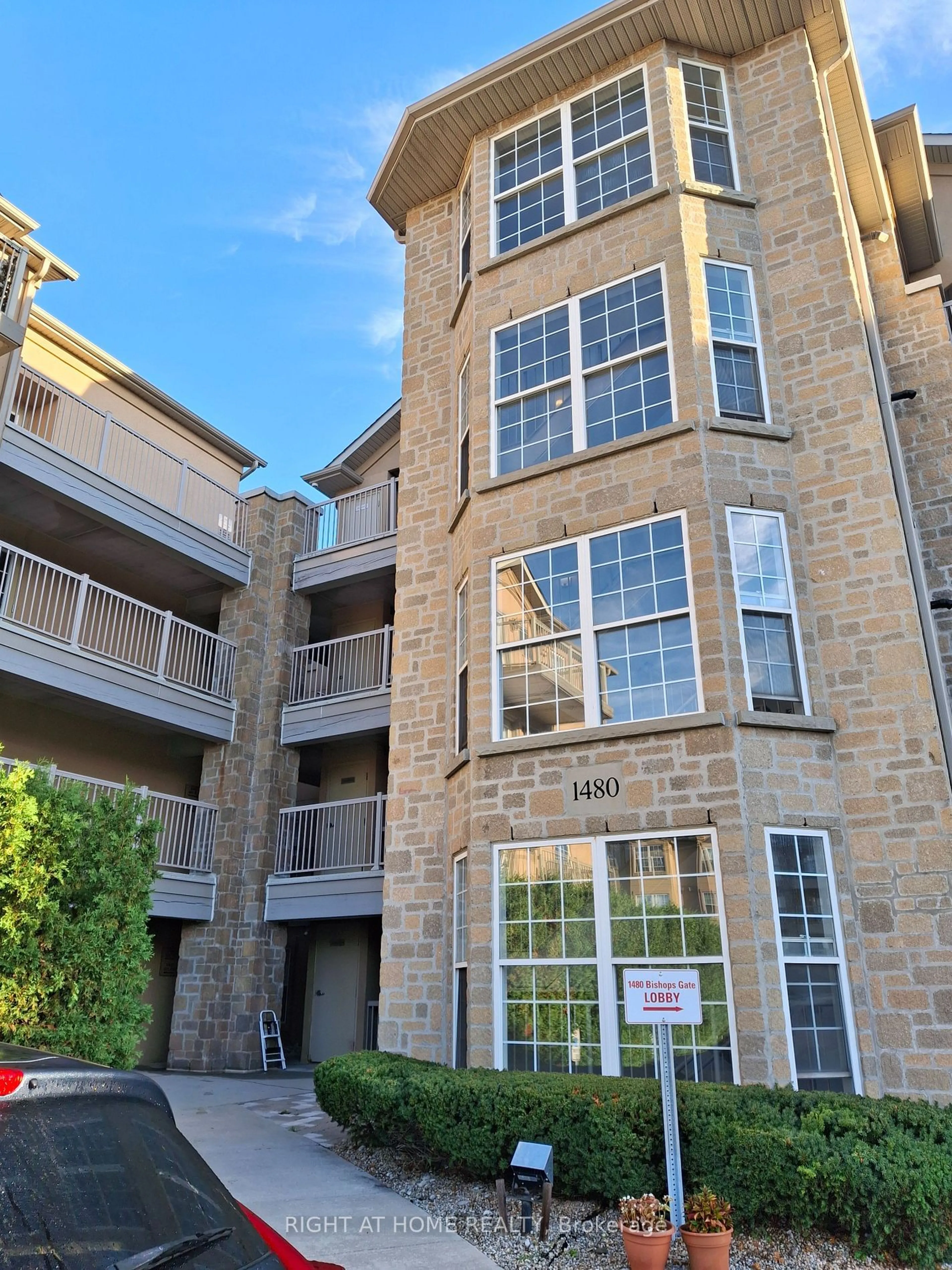 A pic from exterior of the house or condo for 1480 Bishops Gate #108, Oakville Ontario L6M 4N4