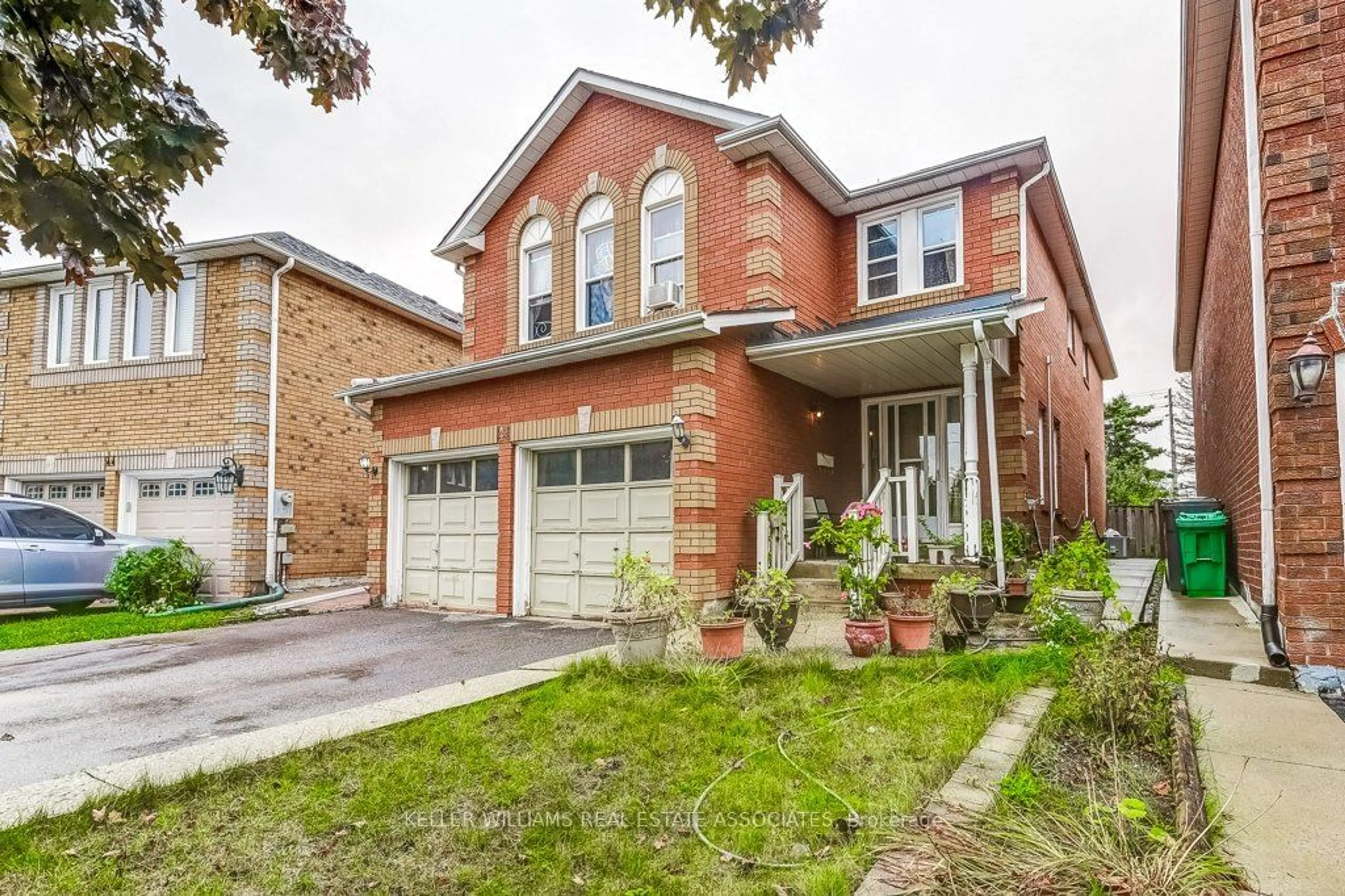 Home with brick exterior material for 46 Muirland Cres, Brampton Ontario L6X 4P4