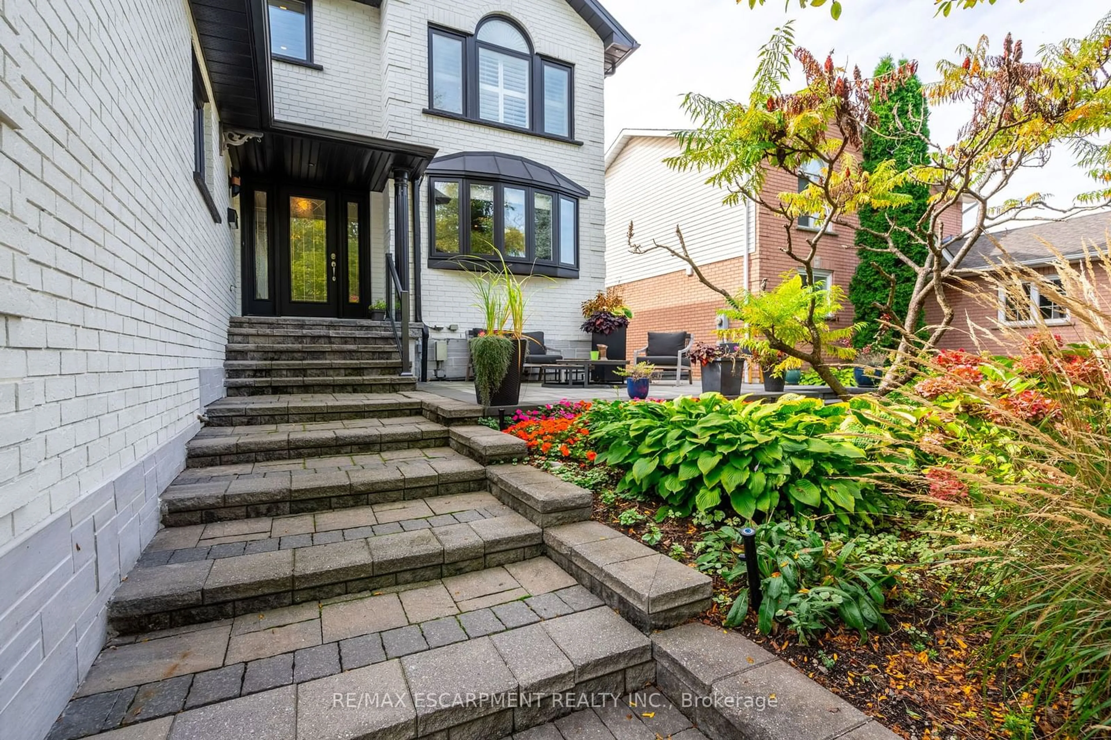 Patio, cottage for 772 Francis Rd, Burlington Ontario L7T 4A3