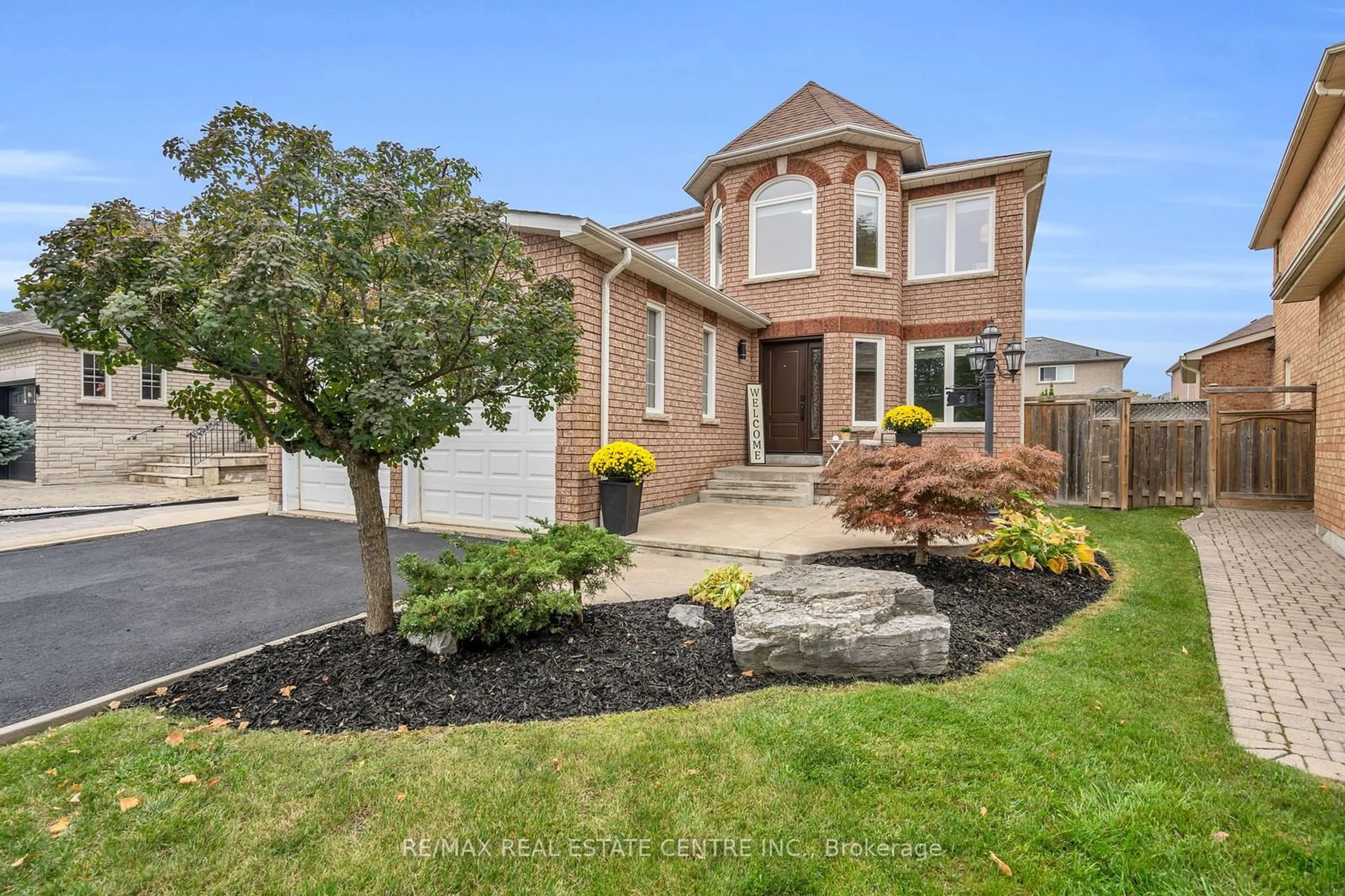 Frontside or backside of a home, the fenced backyard for 5 Cornerstone Crt, Caledon Ontario L7E 1T4