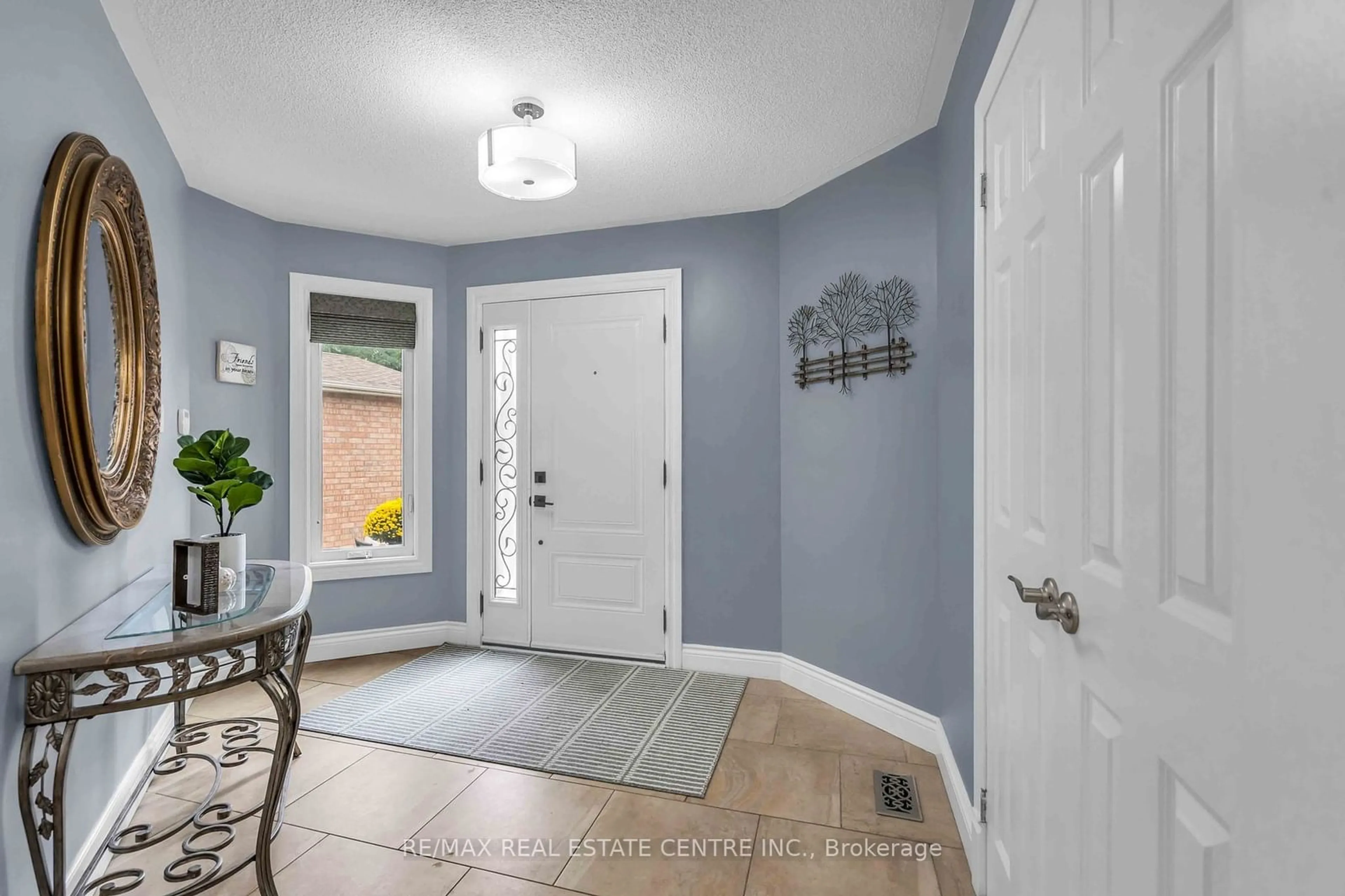 Indoor entryway, wood floors for 5 Cornerstone Crt, Caledon Ontario L7E 1T4