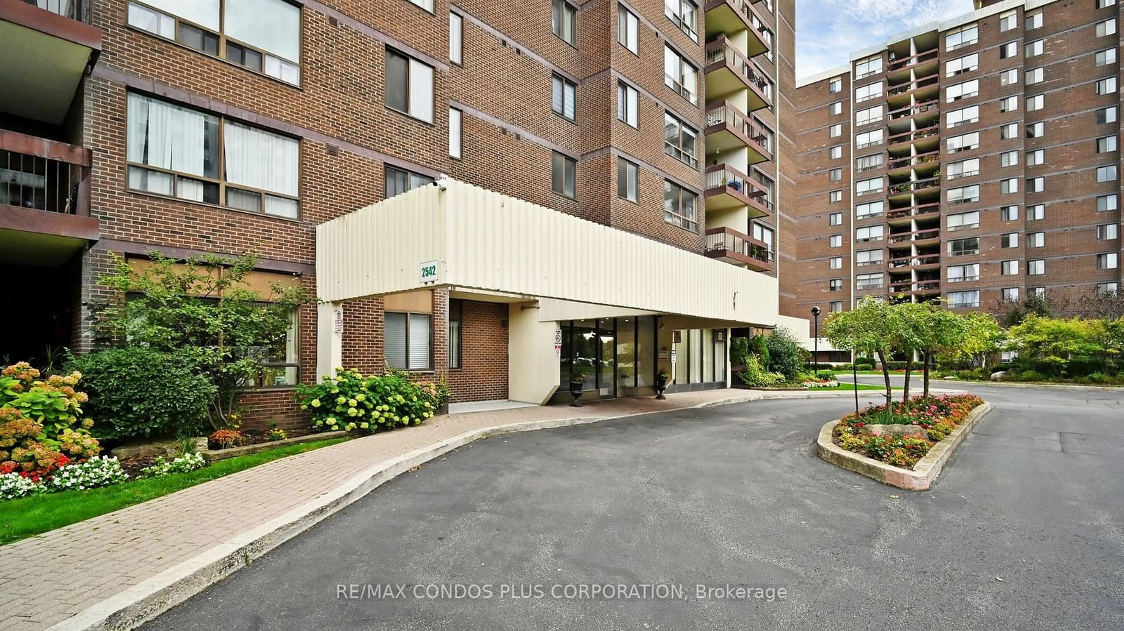 A pic from exterior of the house or condo, the front or back of building for 2542 Argyle Rd #Ph 5, Mississauga Ontario L5B 2H5