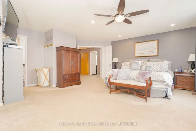 Additional property image - 8 Lombardy Cres