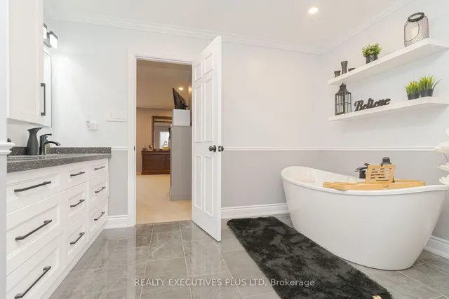 Additional property image - 8 Lombardy Cres