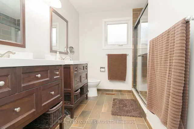 Additional property image - 8 Lombardy Cres