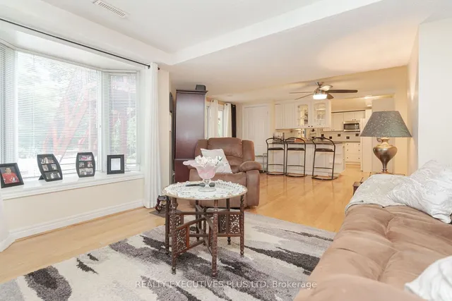 Additional property image - 8 Lombardy Cres