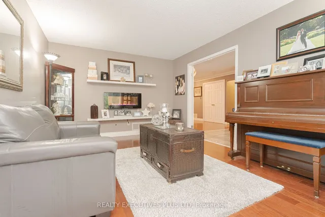 Additional property image - 8 Lombardy Cres