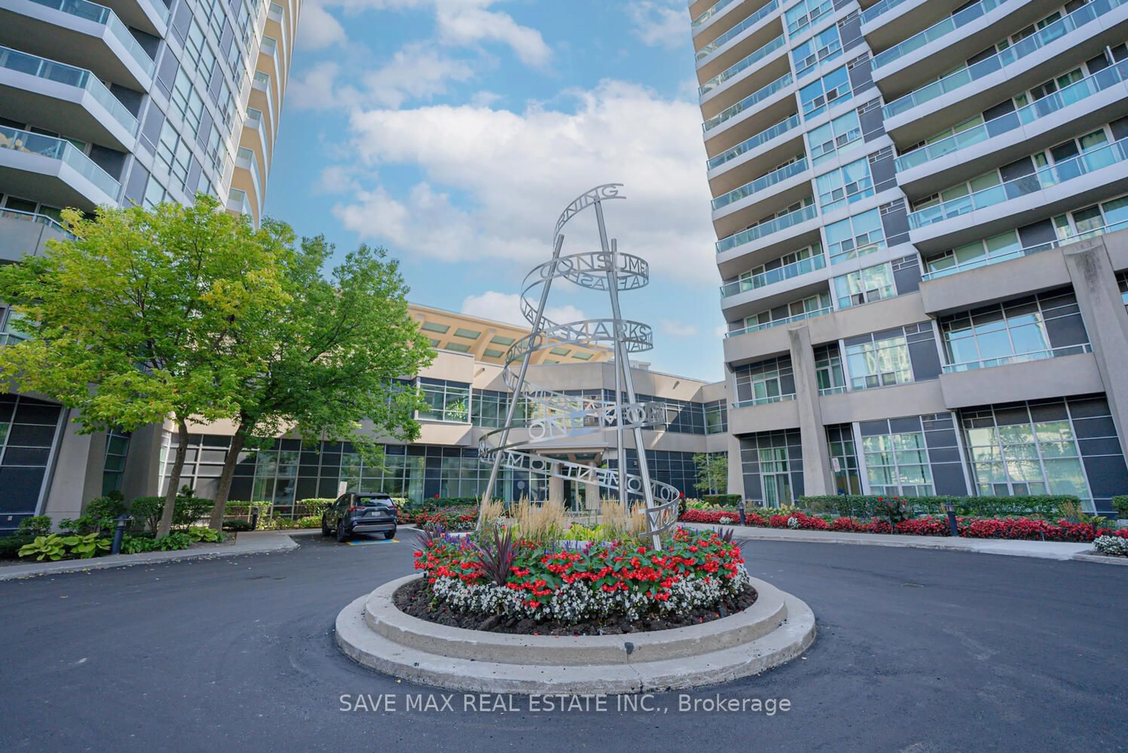 A pic from exterior of the house or condo, the street view for 1 Elm Dr #1412, Mississauga Ontario L5B 4M1