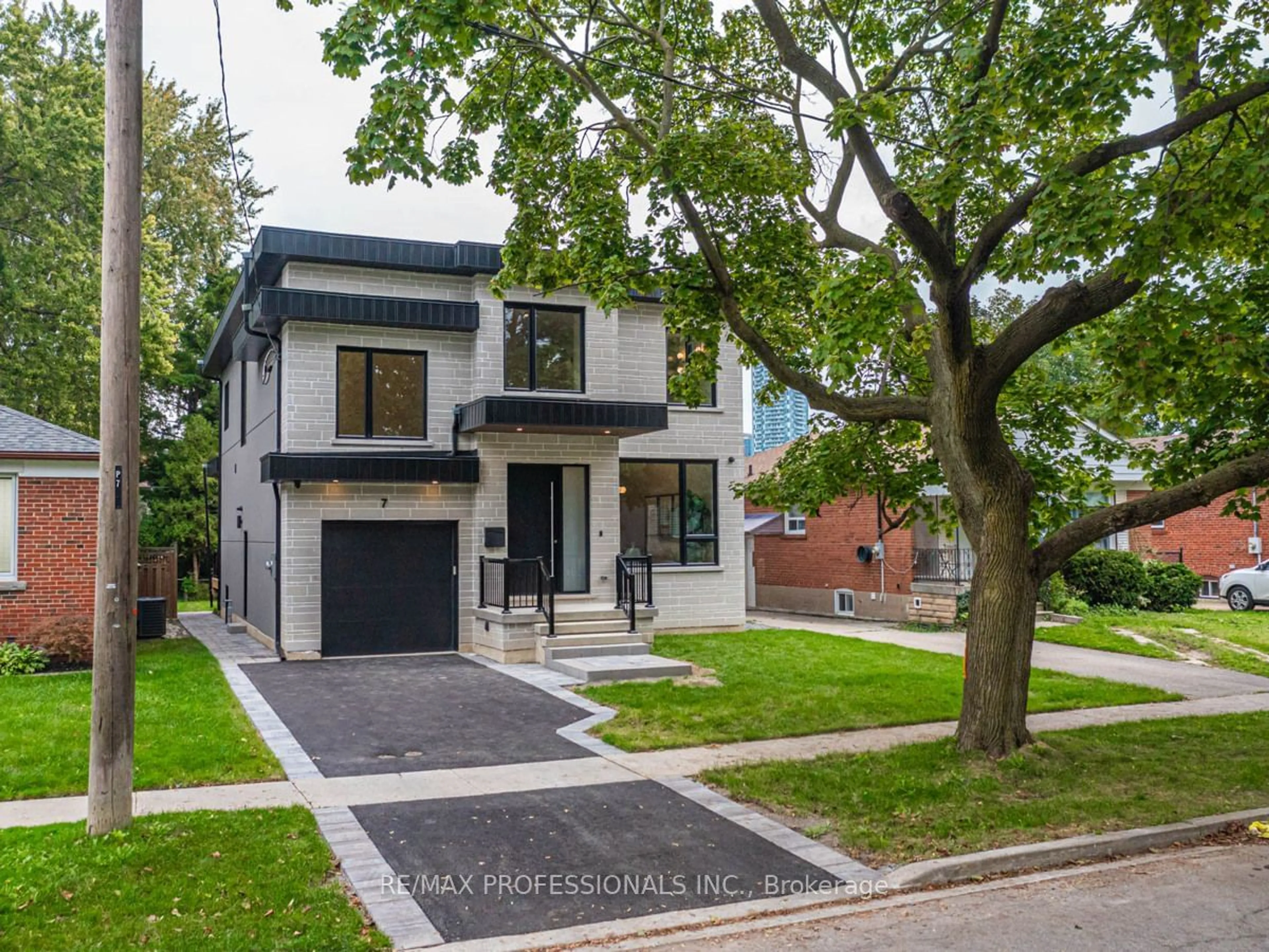 Frontside or backside of a home, the street view for 7 Charleston Rd, Toronto Ontario M9B 4M6