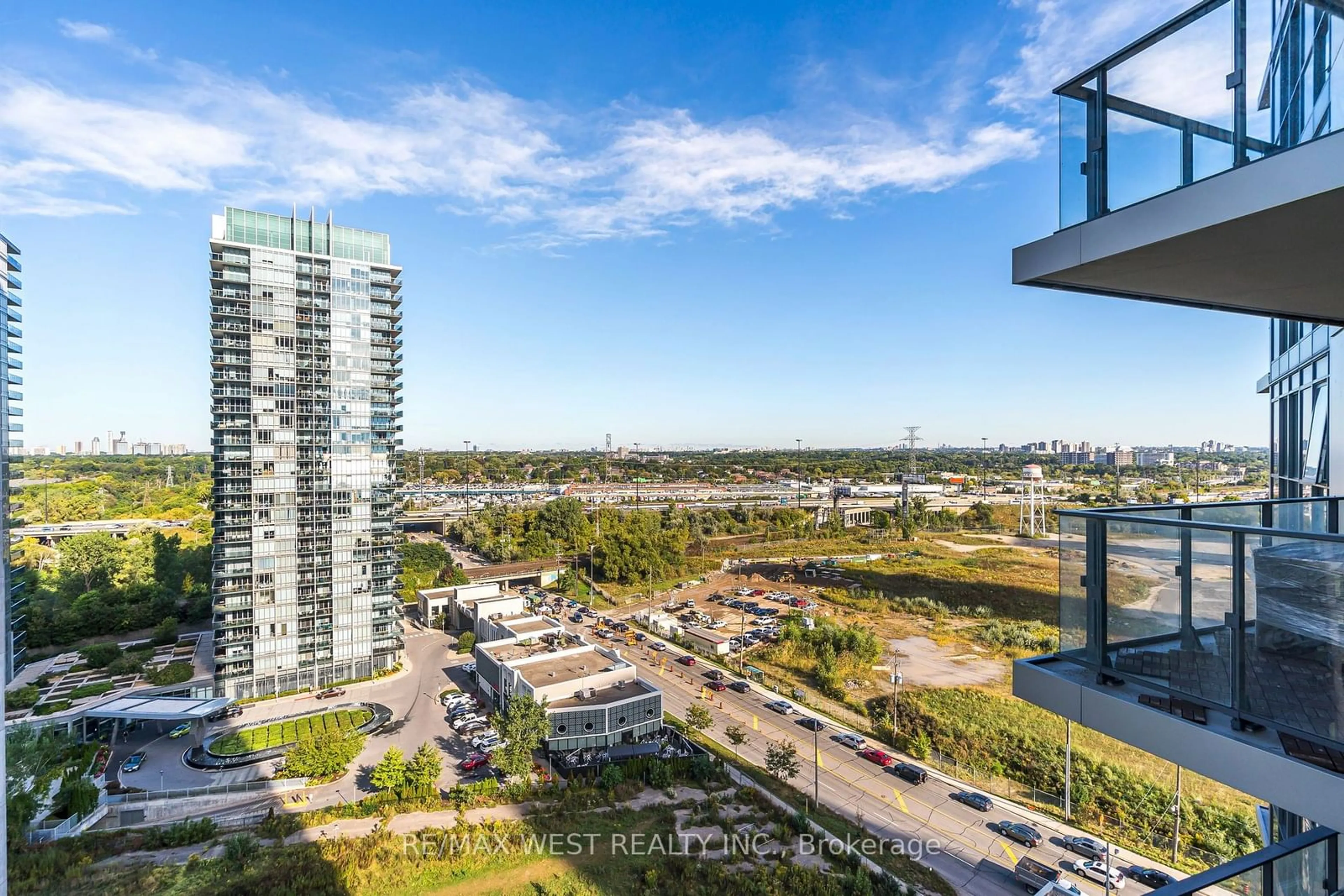 A pic from exterior of the house or condo, the view of city buildings for 10 Park Lawn Rd #1705, Toronto Ontario M8Y 3H8