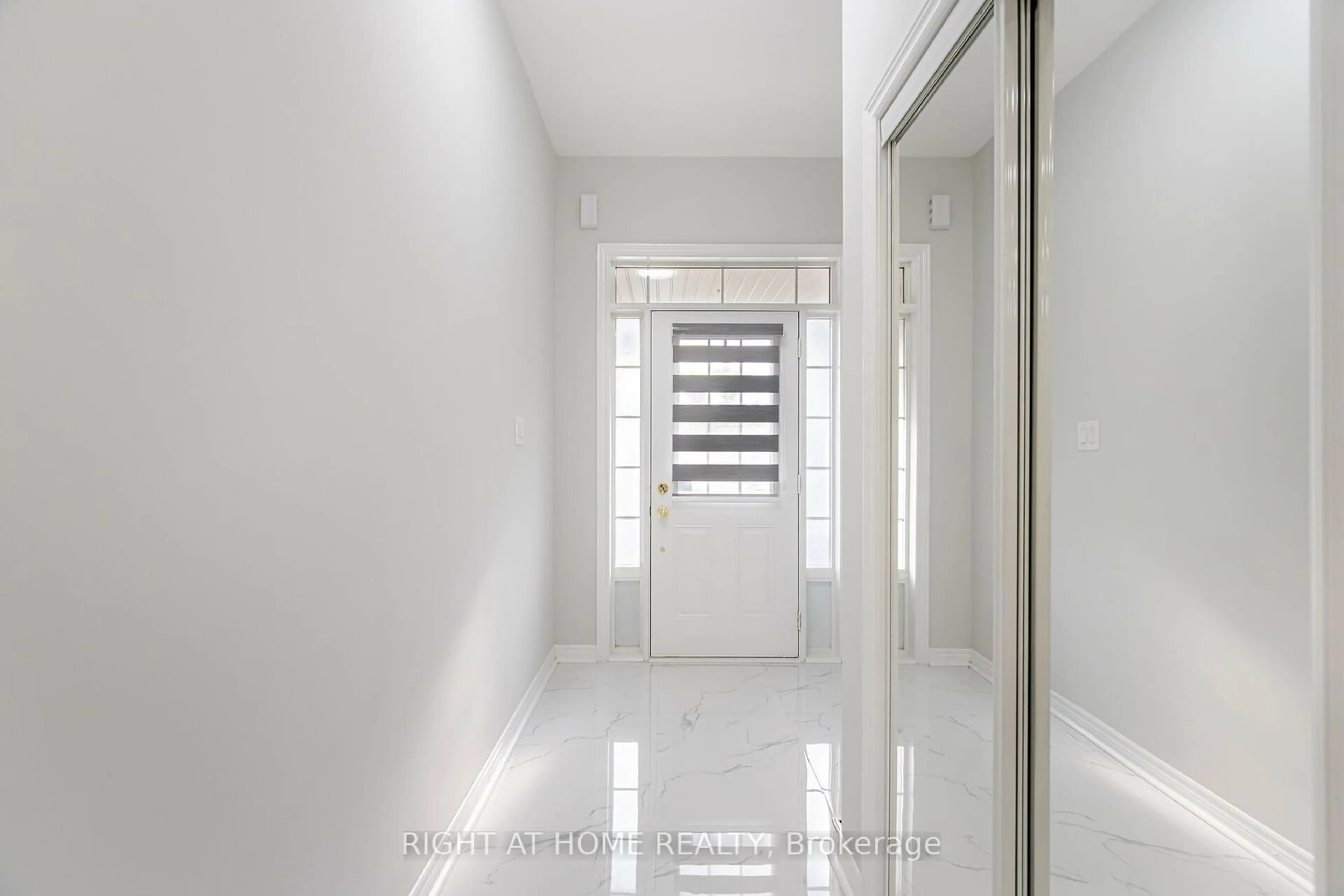 Indoor foyer, not visible floor for 5567 Bonnie St, Mississauga Ontario L5M 0N7