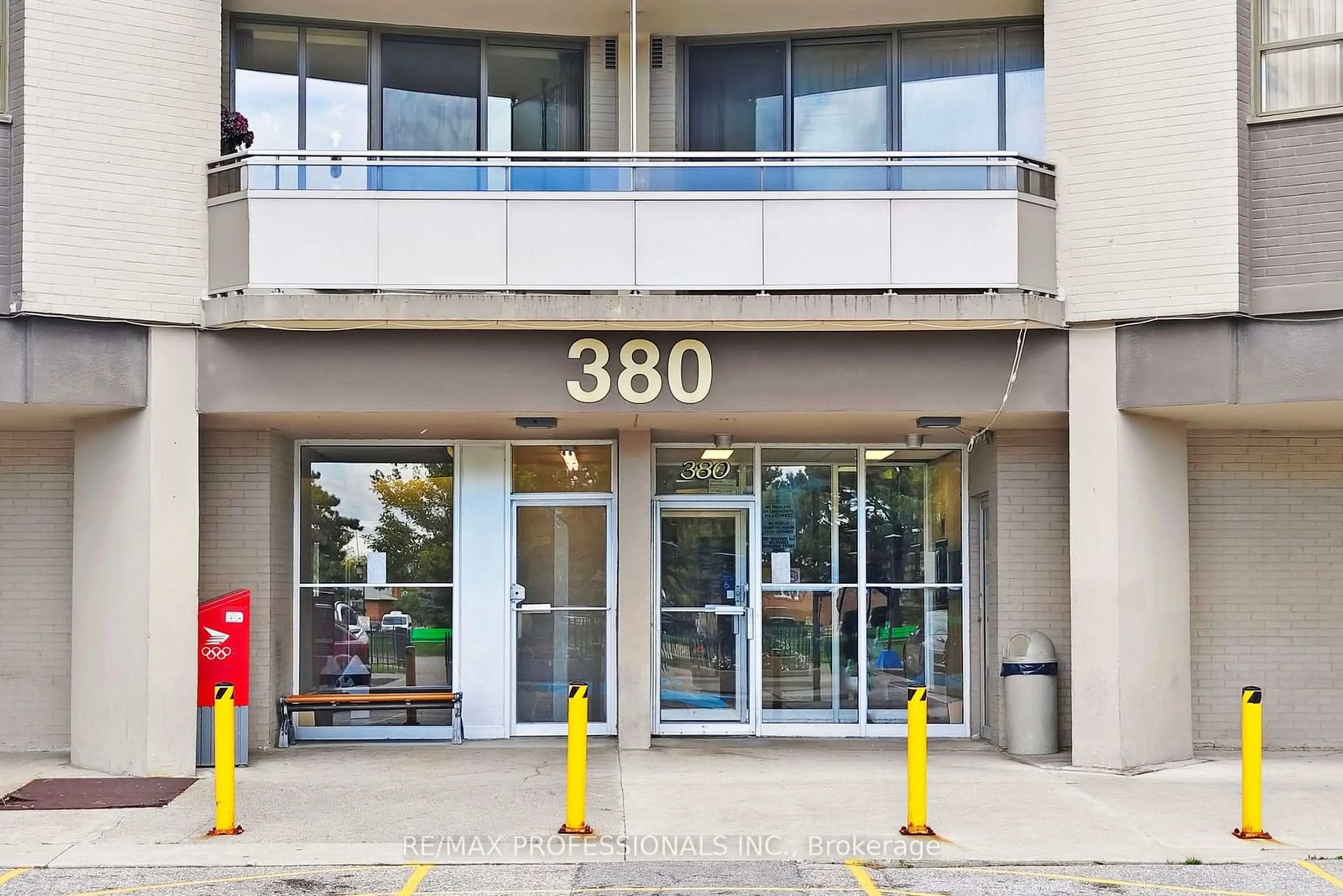 Indoor foyer for 380 Dixon Rd #2507, Toronto Ontario M9R 1T3