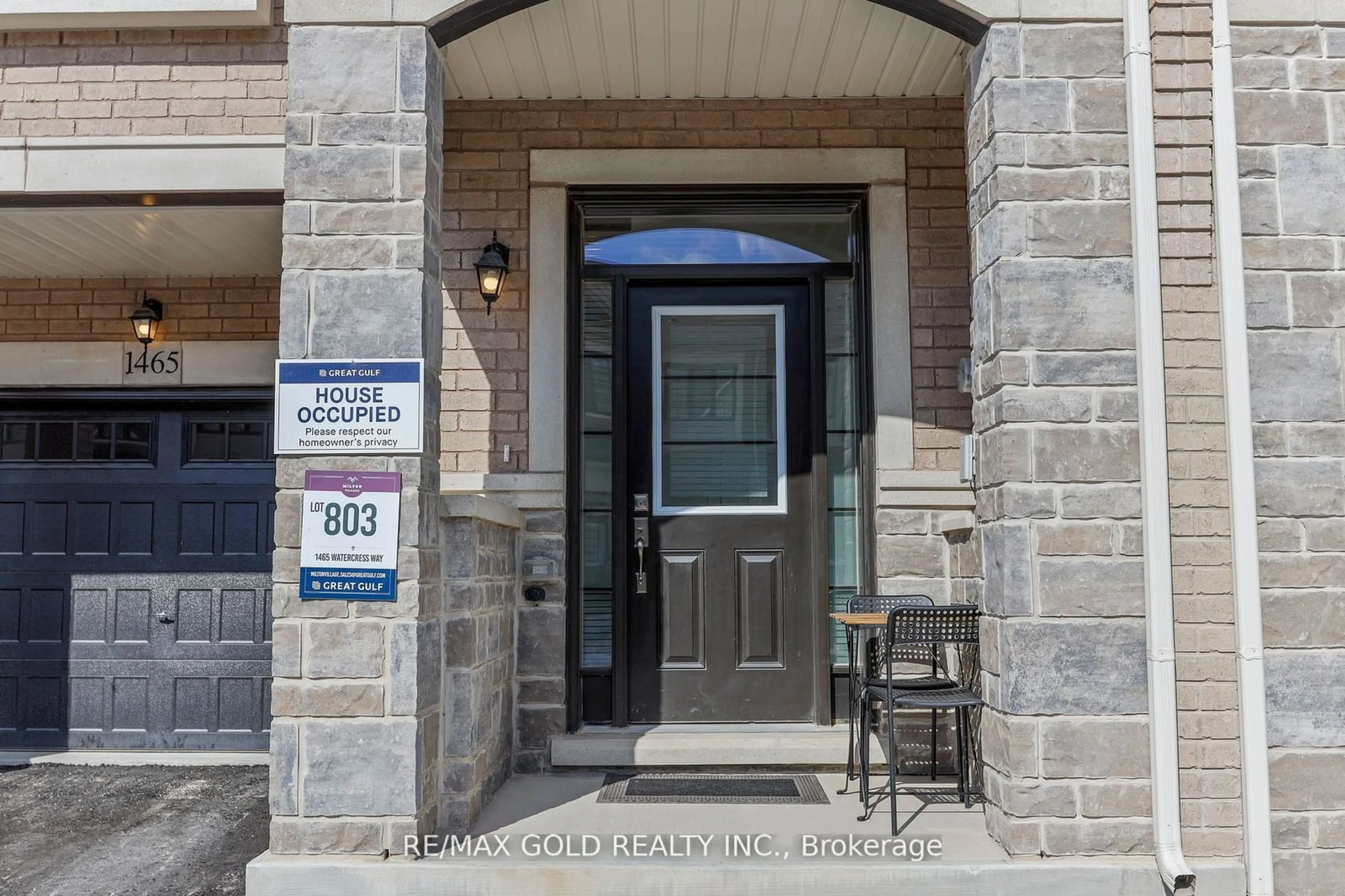 Indoor entryway, ceramic floors for 1465 Watercress Way, Milton Ontario L9E 1Z9