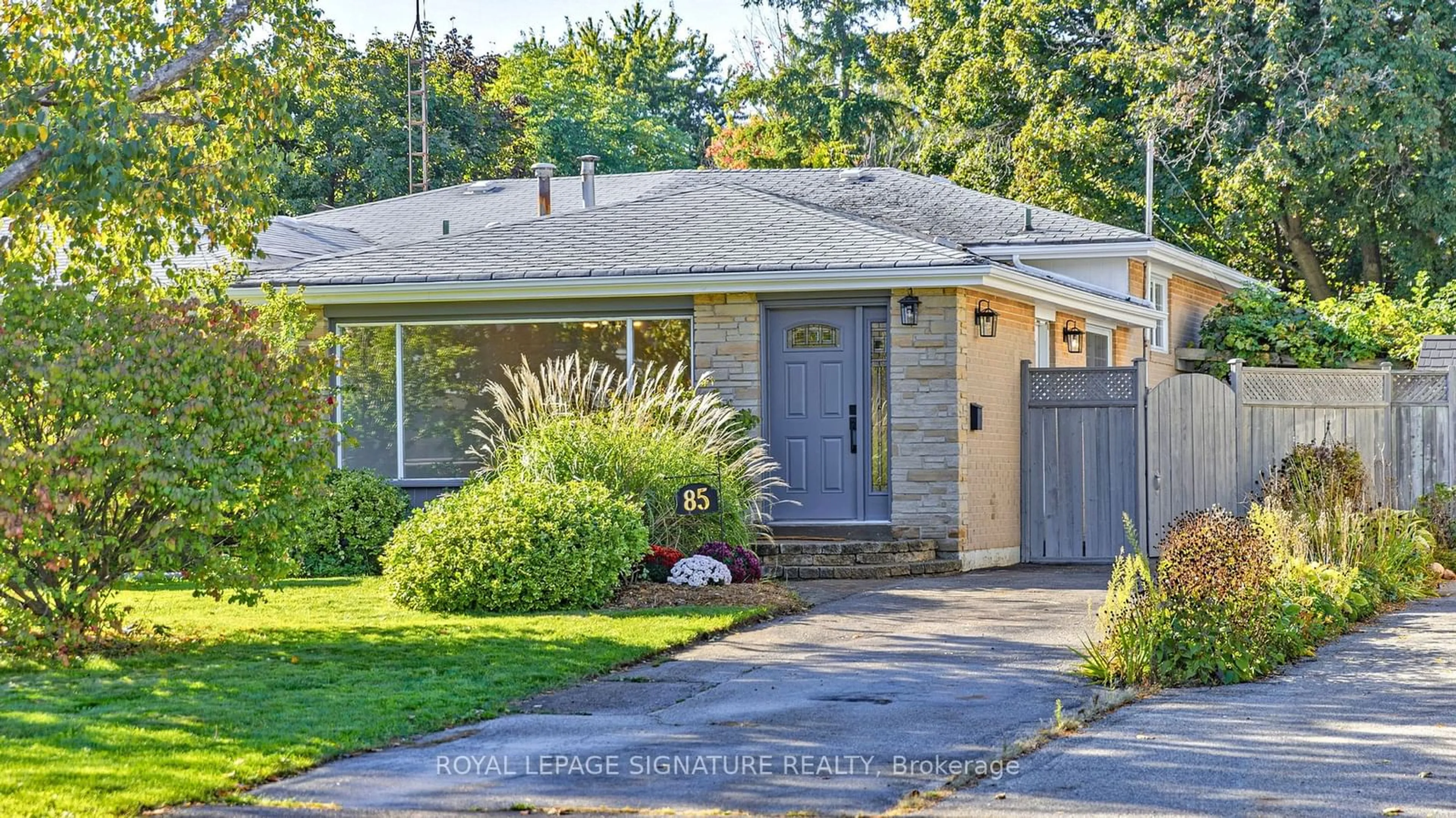 Frontside or backside of a home, cottage for 85 Brentwood Dr, Brampton Ontario L6T 1R1