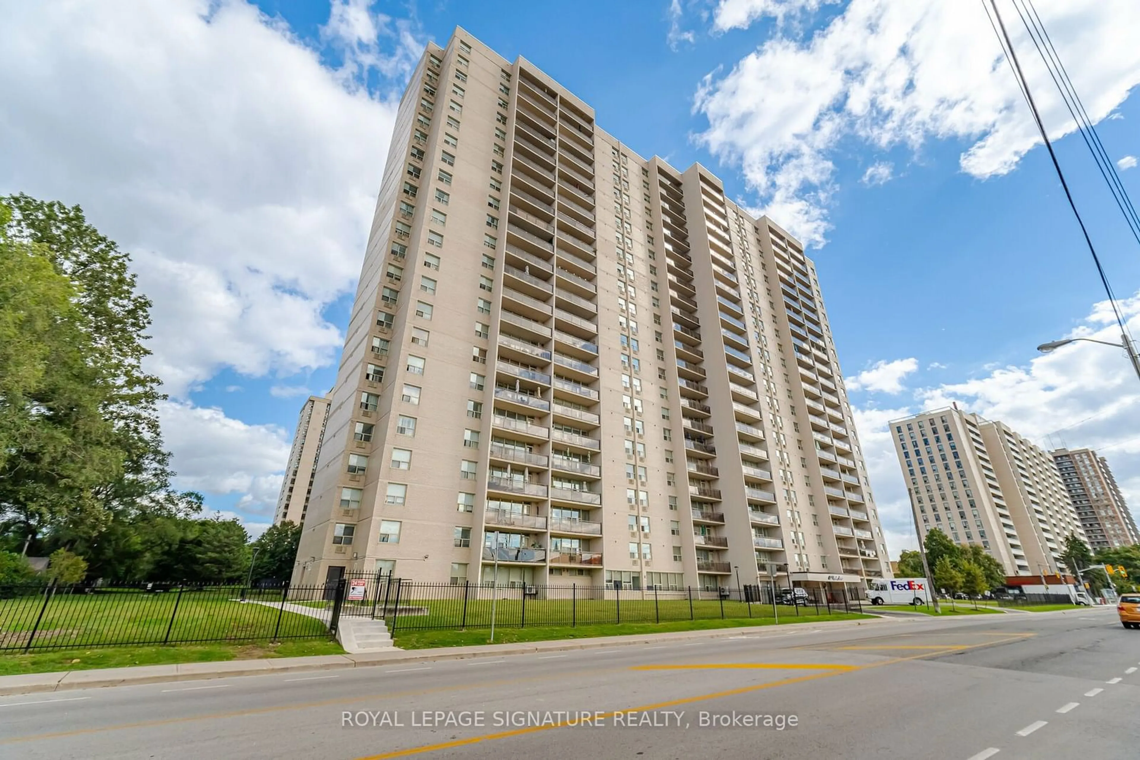 A pic from exterior of the house or condo for 155 MARLEE Ave #1702, Toronto Ontario M6B 4B5