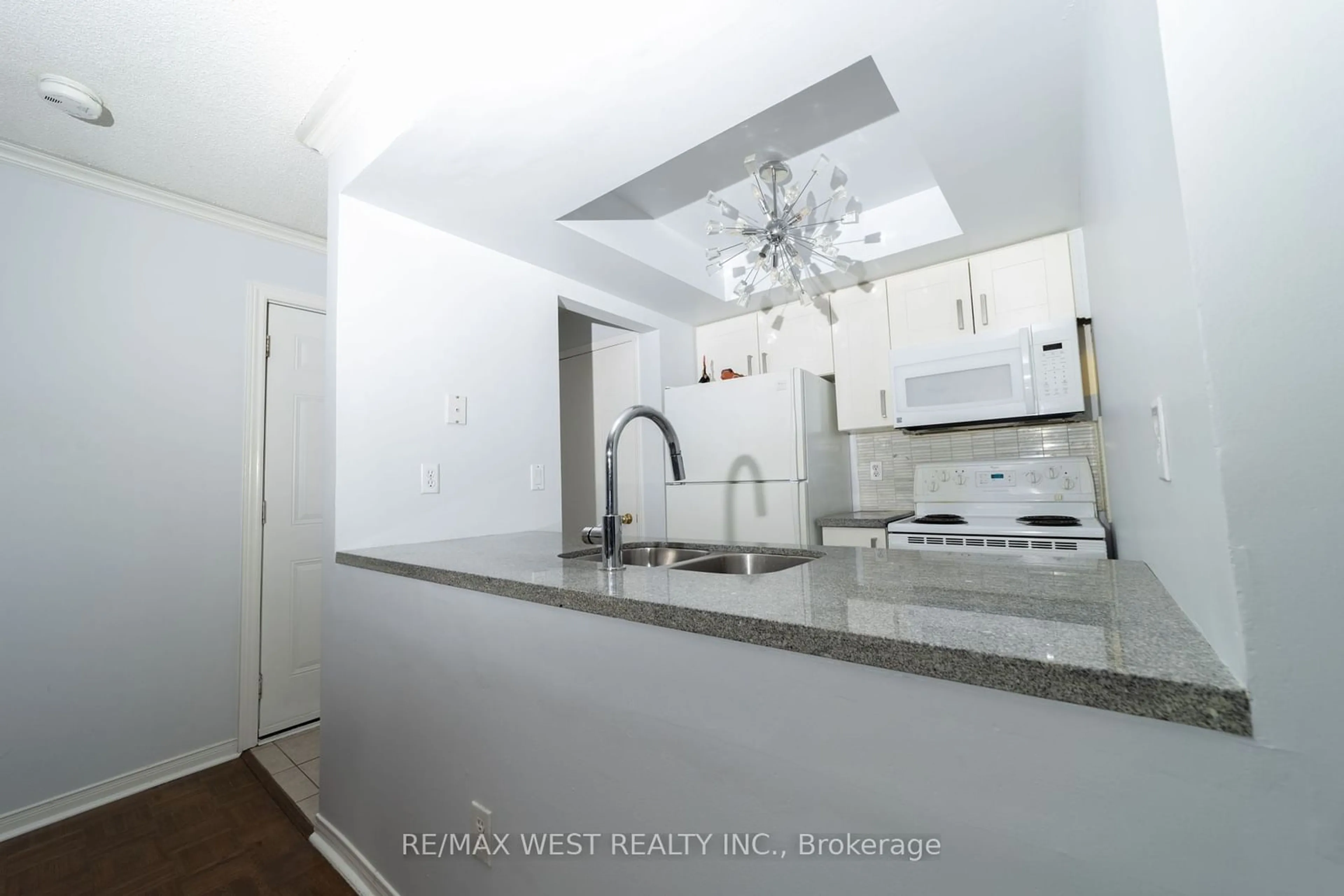 Kitchen for 85 Bristol Rd #137, Mississauga Ontario L4Z 3P3