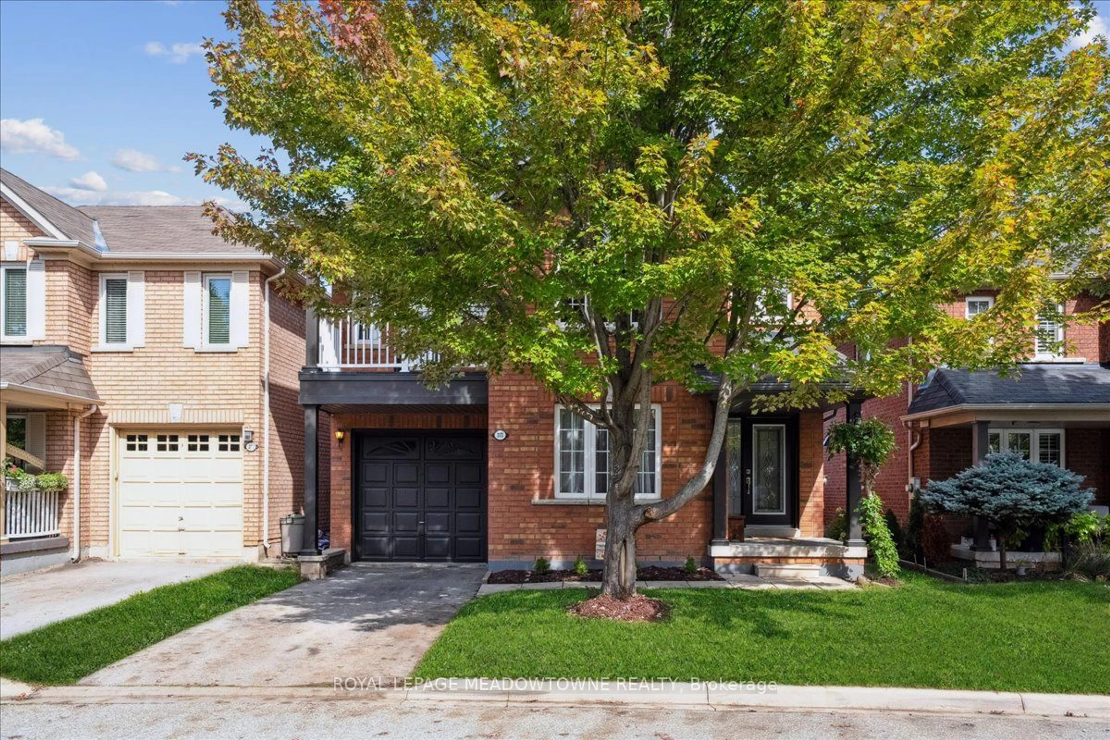 Home with brick exterior material for 2173 Crestmont Dr, Oakville Ontario L6M 5A6