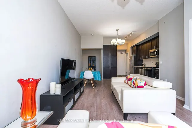 Additional property image - 830 Lawrence Ave Unit 803