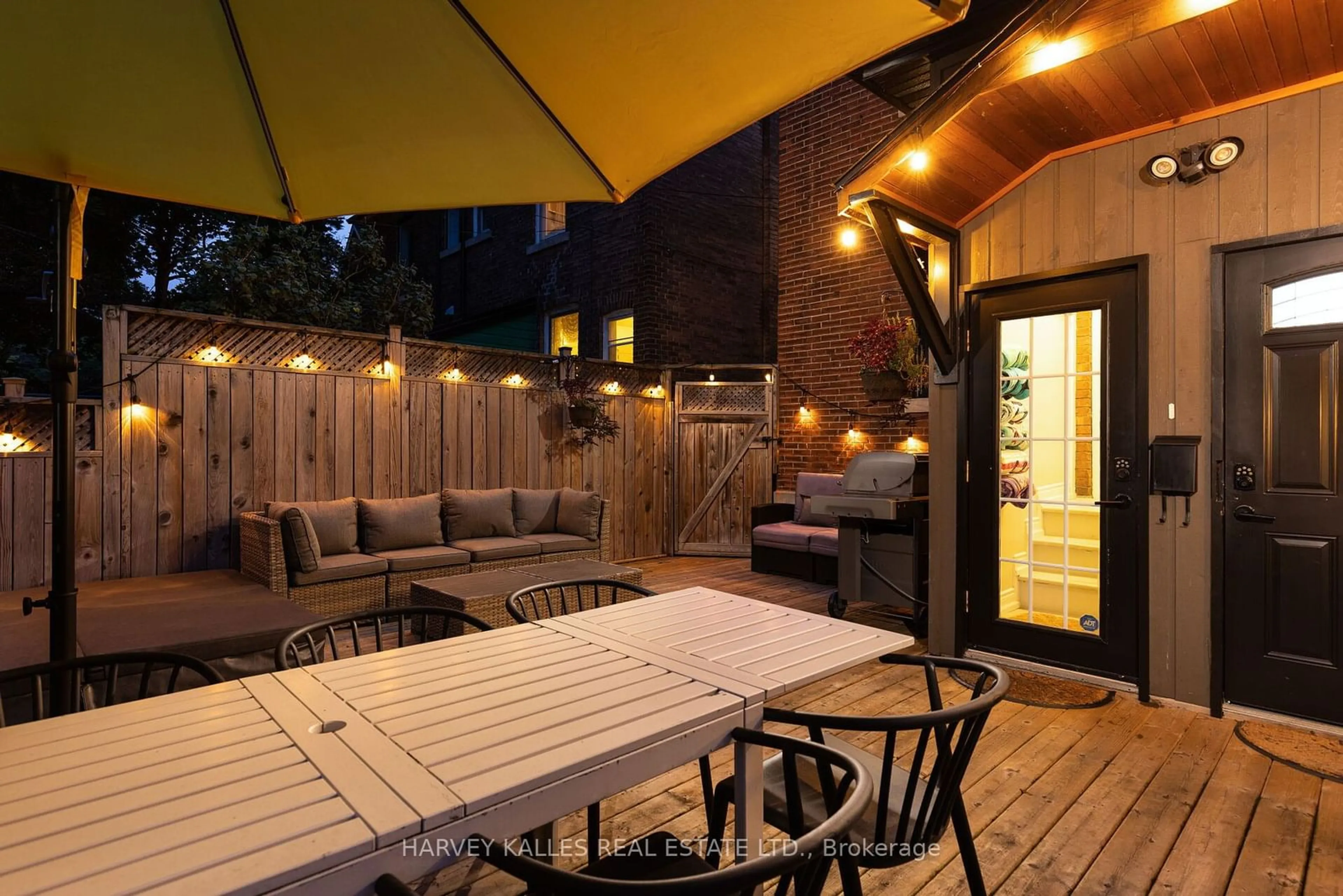 Patio for 120 Glendale Ave, Toronto Ontario M6R 2T2