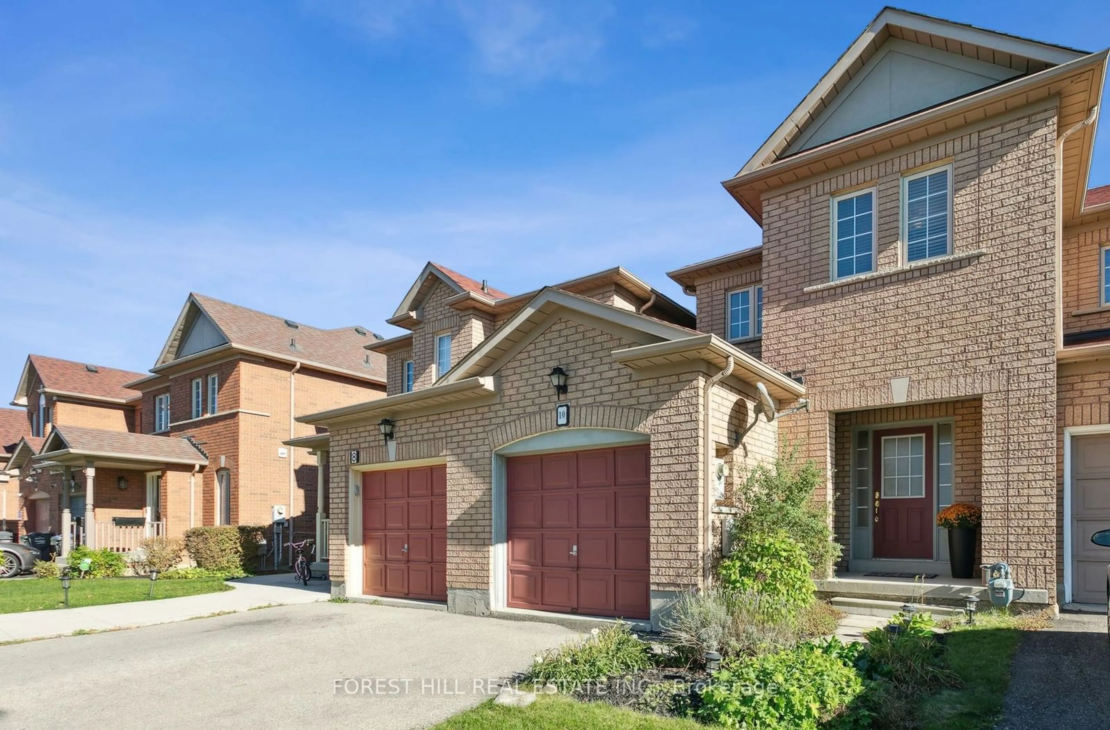 Home with brick exterior material for 10 Gecko Crt, Brampton Ontario L6R 2P1