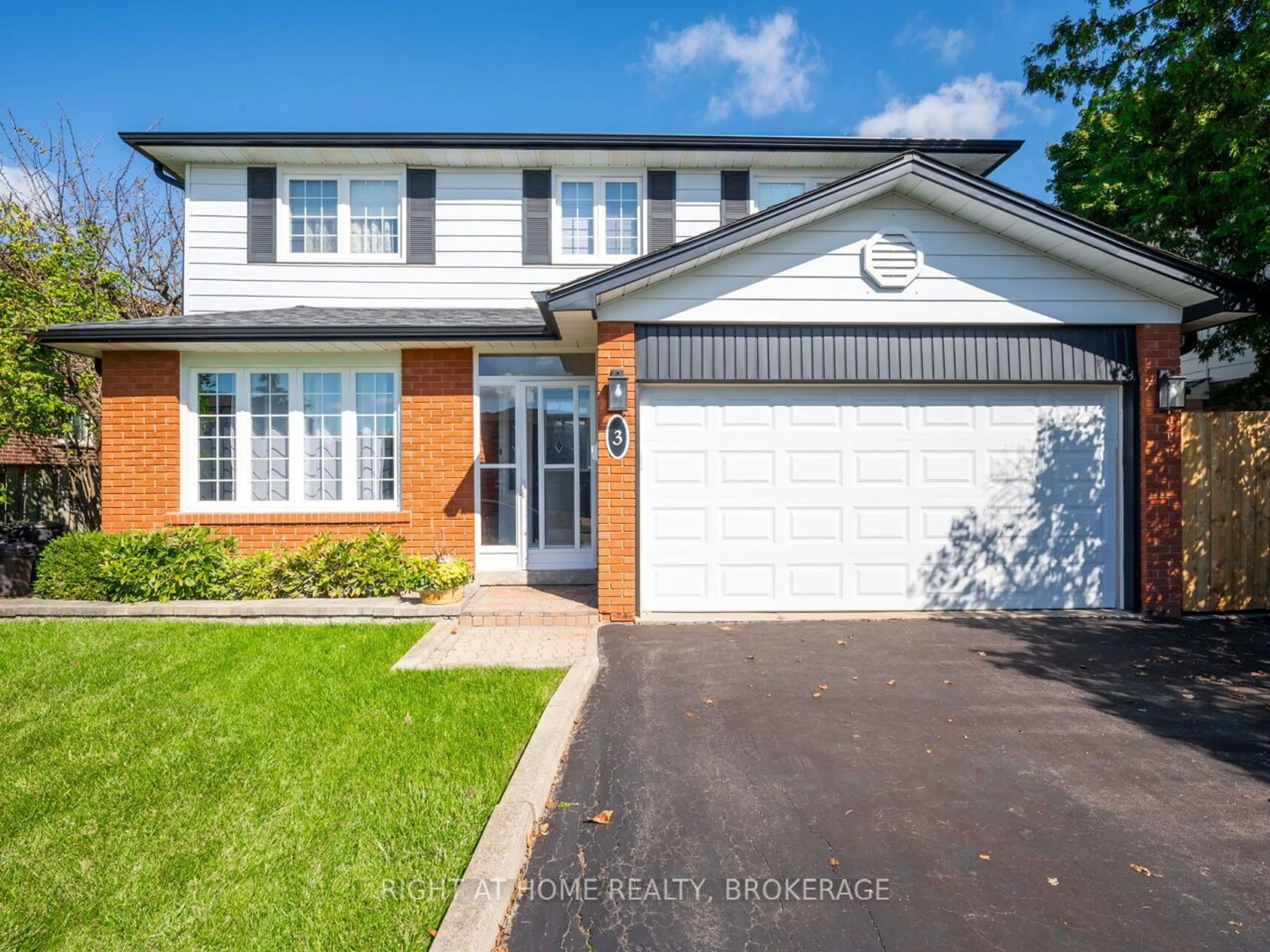 Frontside or backside of a home for 3 Vantage Circ, Mississauga Ontario L5M 2L2