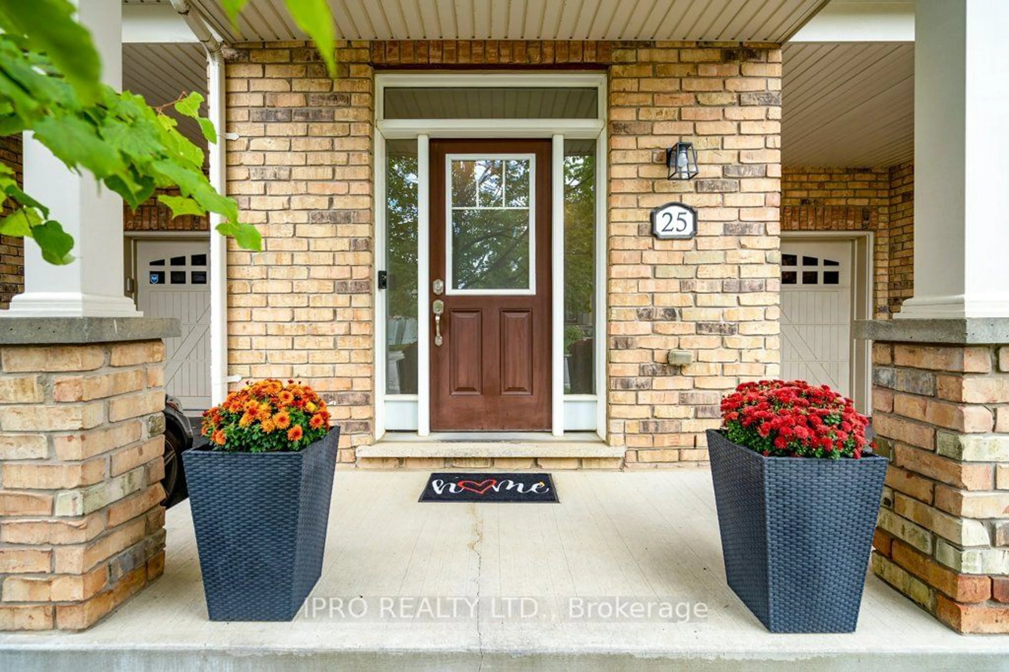 Indoor entryway, wood floors for 25 Alnwick Ave, Caledon Ontario L7C 3P6