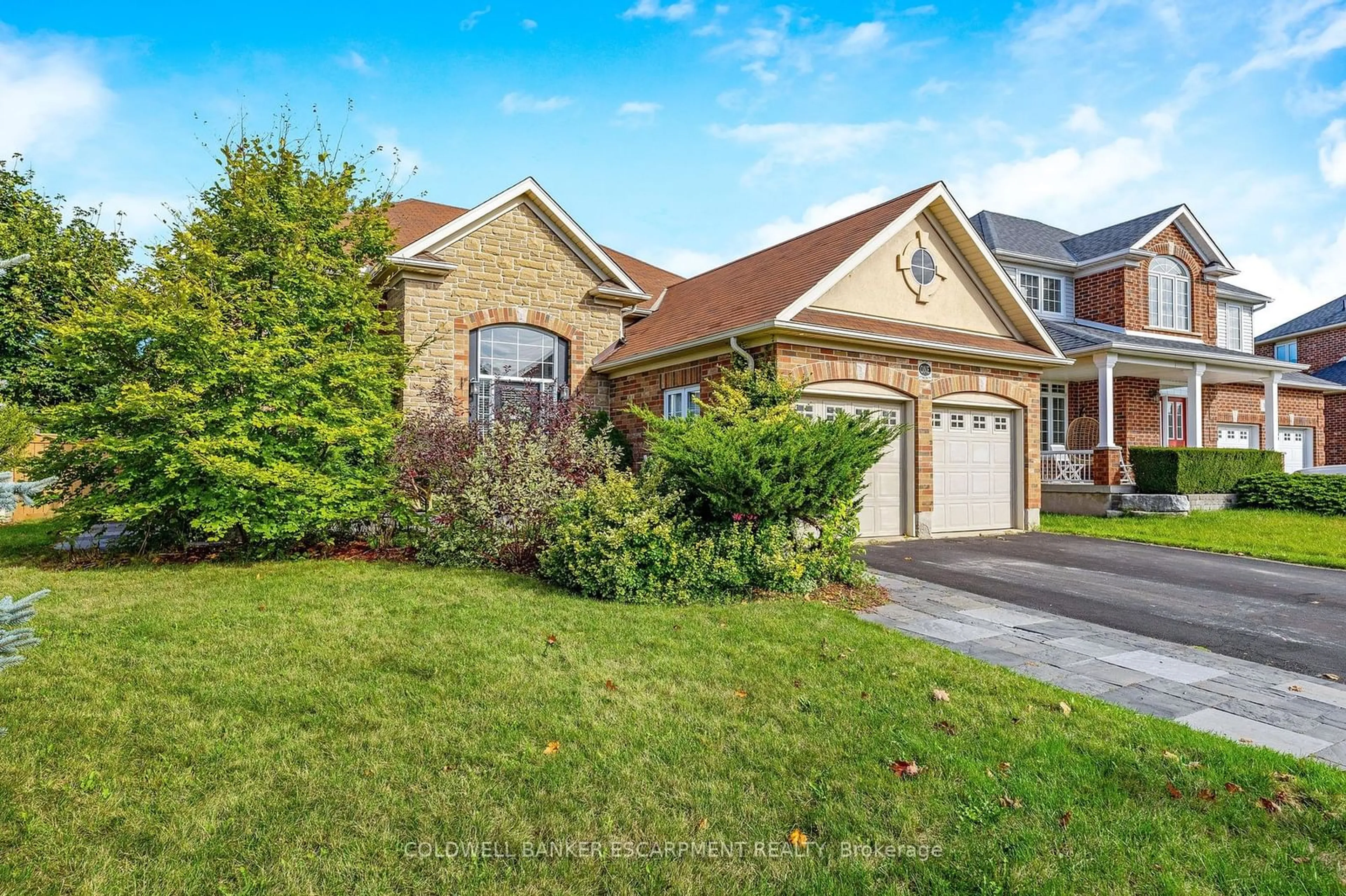 Frontside or backside of a home for 1 Nelles St, Halton Hills Ontario L7J 2Y7