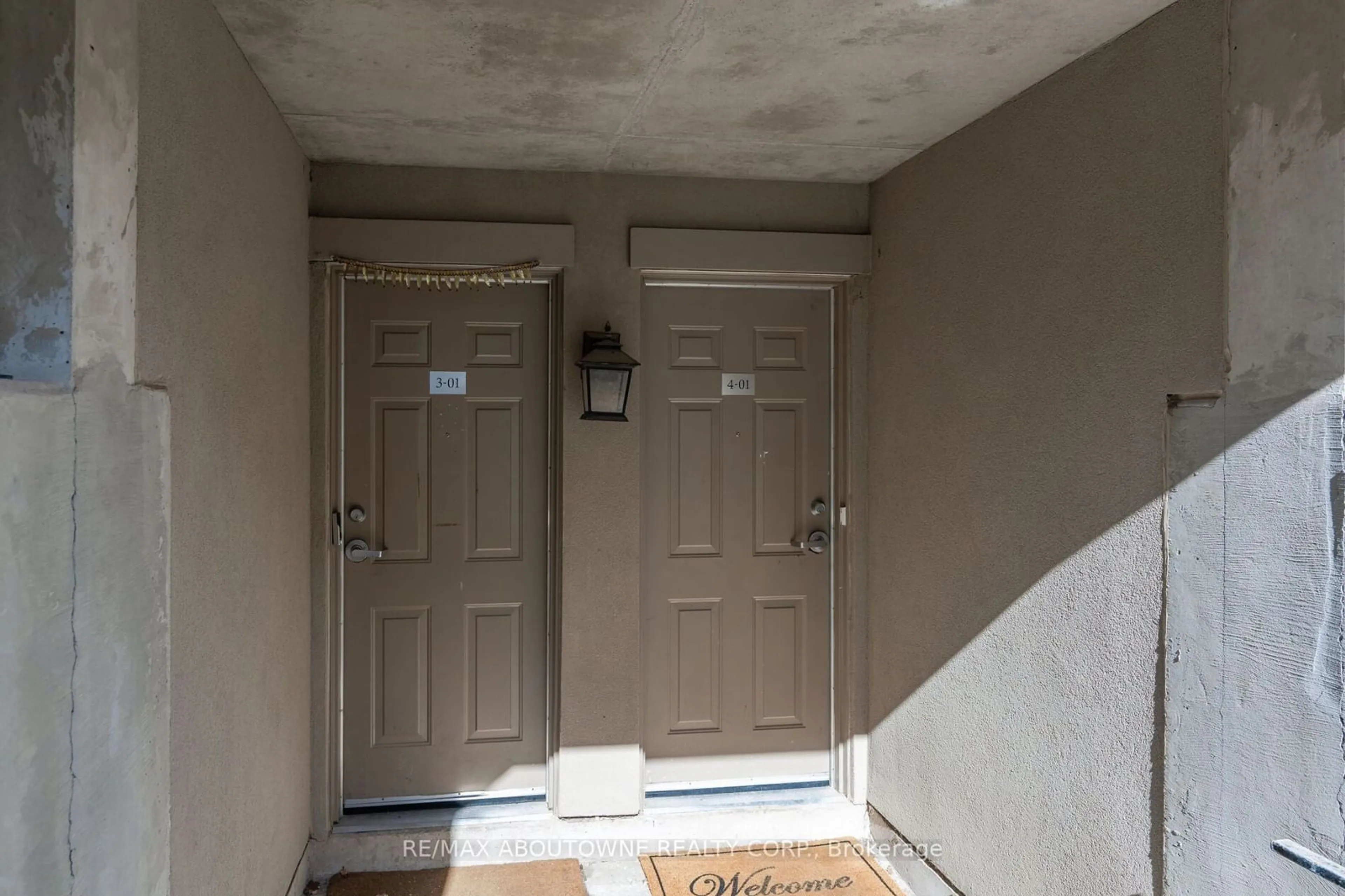 Indoor entryway, not visible floor for 2420 Baronwood Dr #4-01, Oakville Ontario L6M 0X6