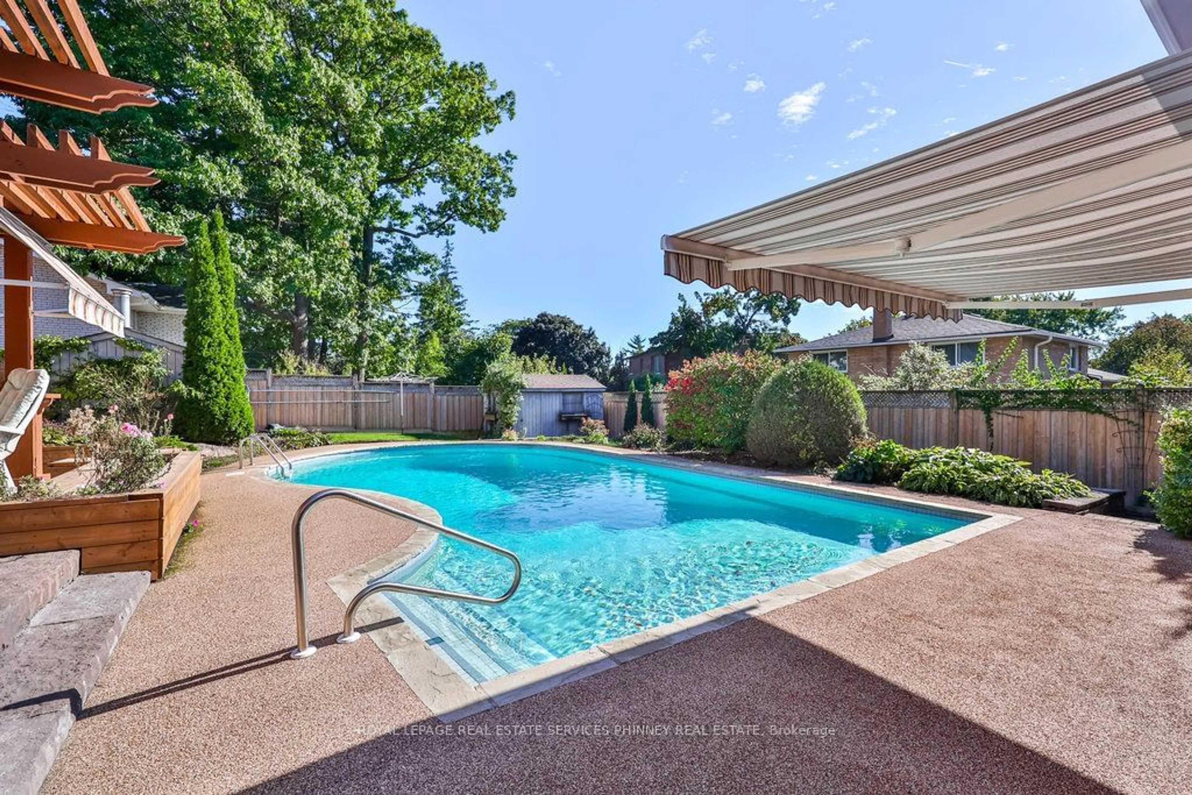 Indoor or outdoor pool for 3689 Beechollow Cres, Mississauga Ontario L4Y 3T3