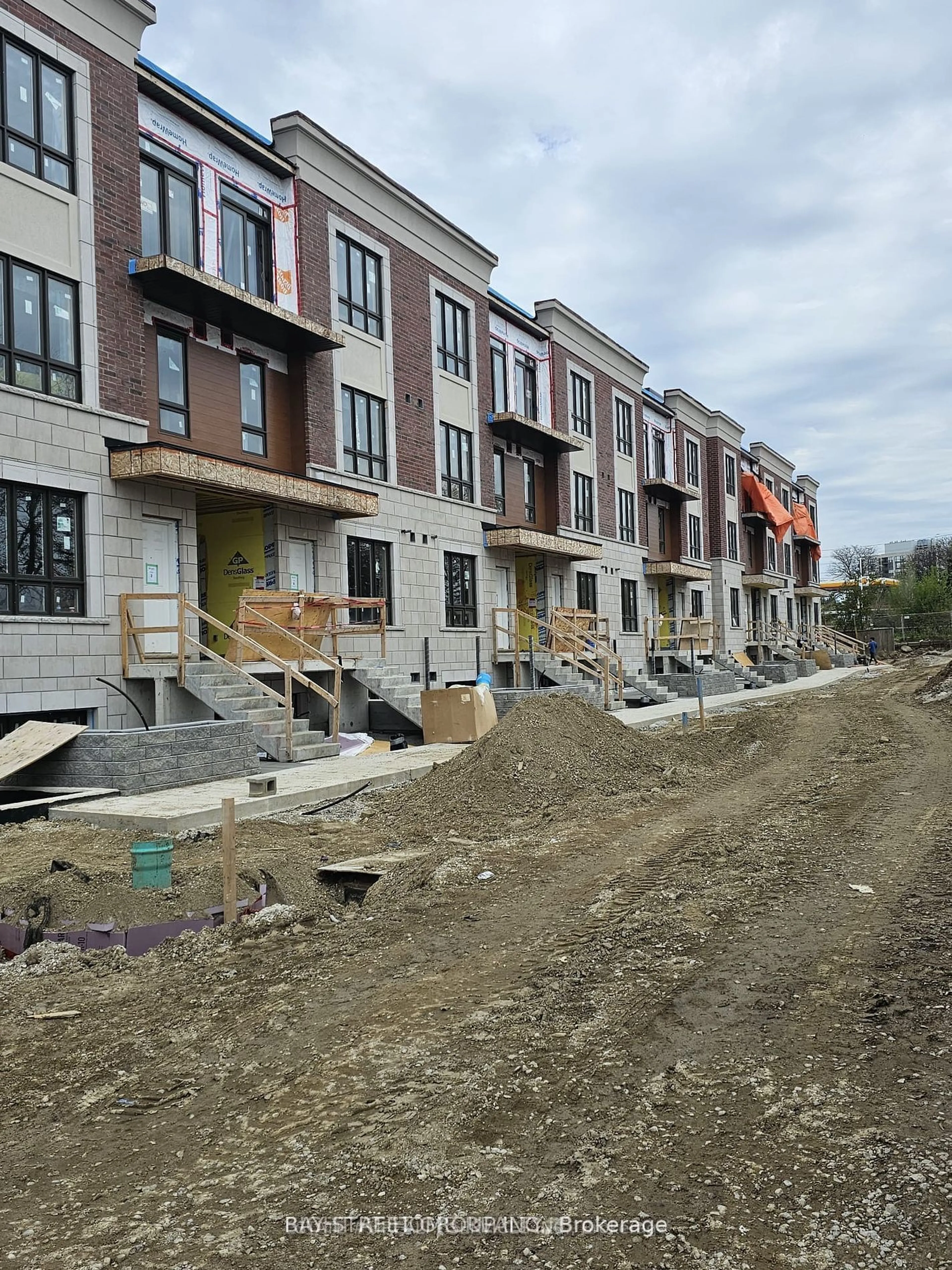 A pic from exterior of the house or condo, the street view for 4035 Hickory Dr #19, Mississauga Ontario L4W 1L1