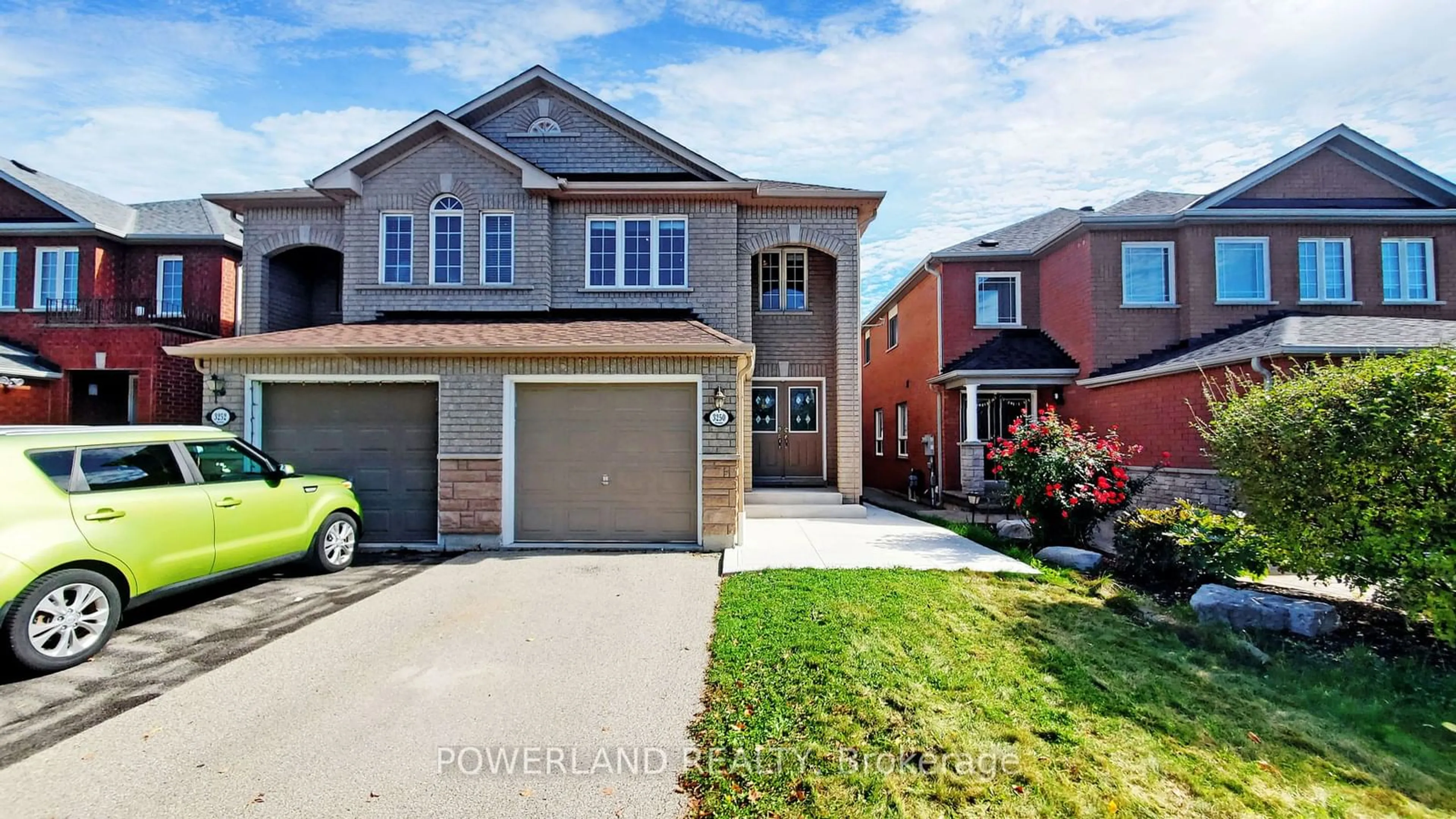 A pic from exterior of the house or condo, the street view for 3250 Raindance Cres, Mississauga Ontario L5N 8L8