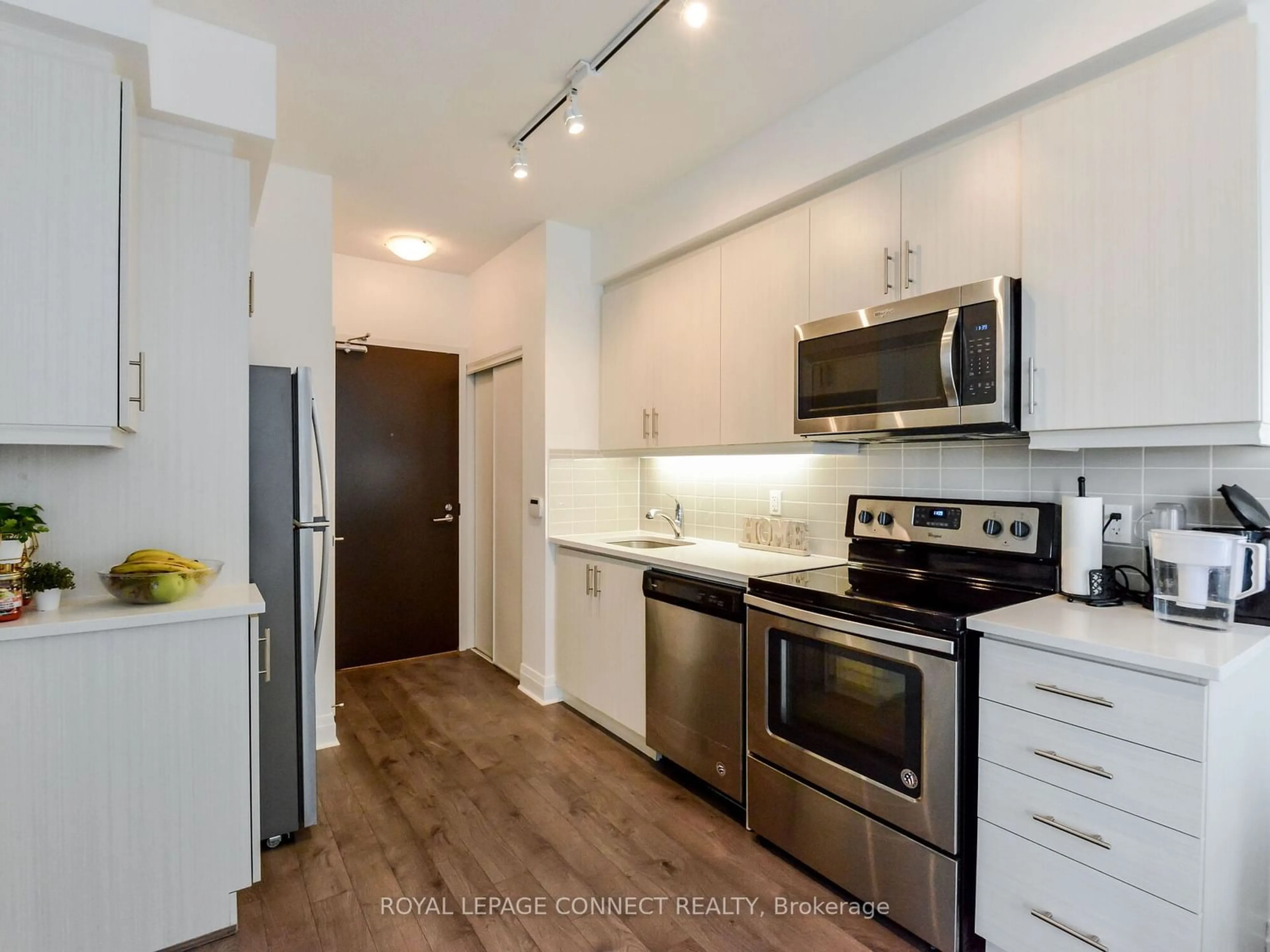 Standard kitchen for 17 Zorra St #302, Toronto Ontario M8Z 0C8